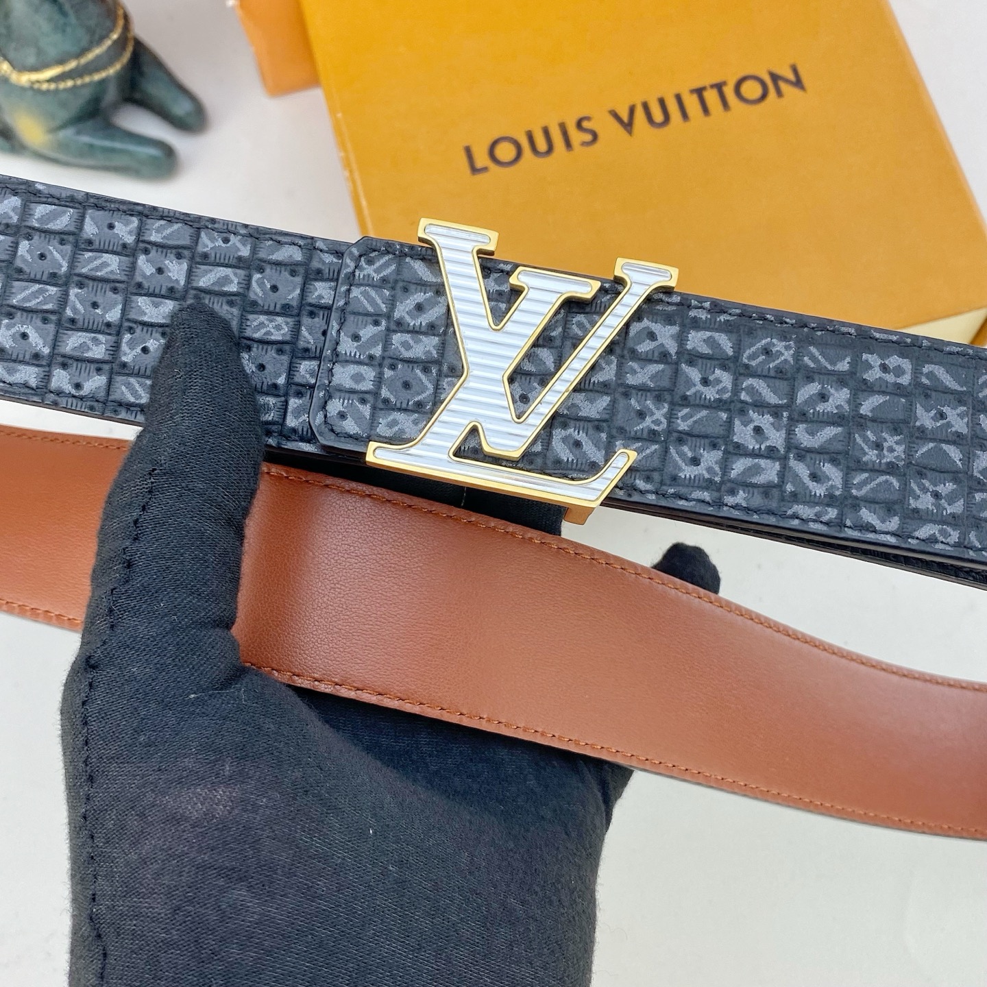 LV💕 特种皮腰带系列 ，原厂五金精品不锈钢钻扣，手感柔软舒适 宽3.8CM。