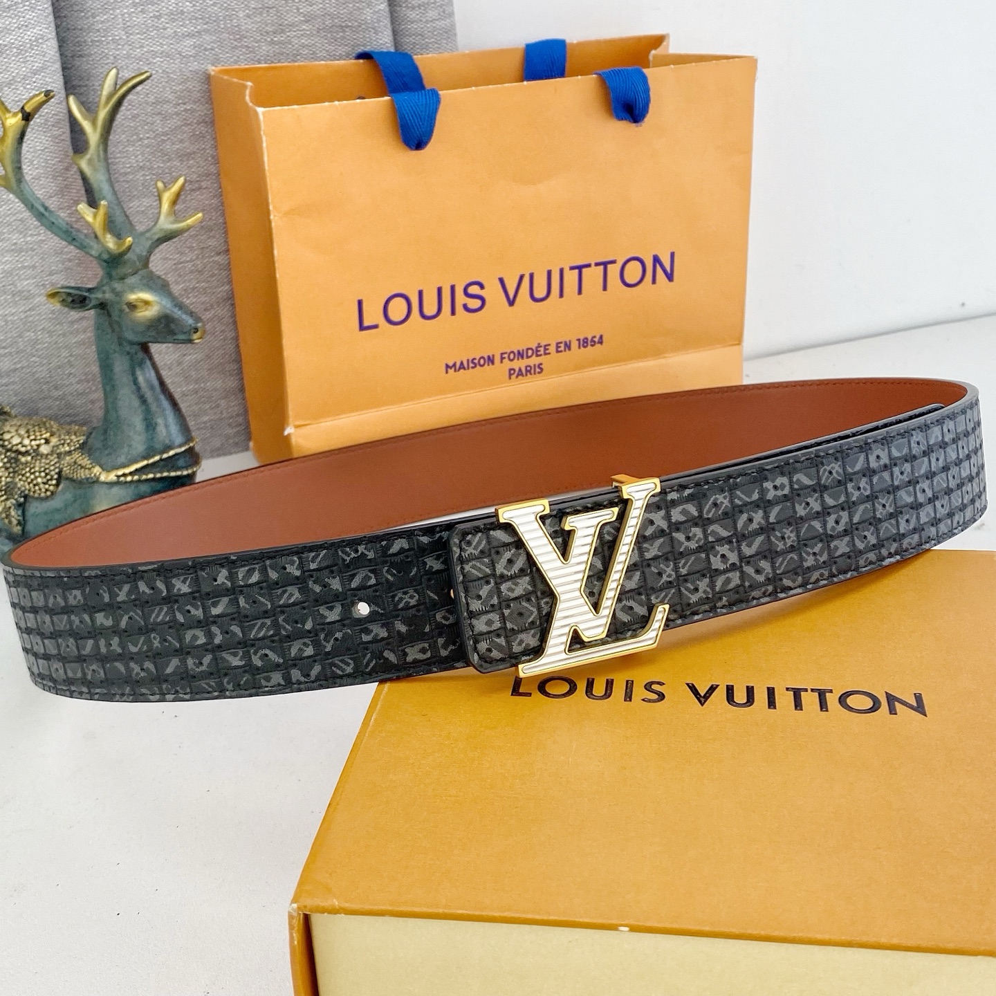 LV💕 特种皮腰带系列 ，原厂五金精品不锈钢钻扣，手感柔软舒适 宽3.8CM。