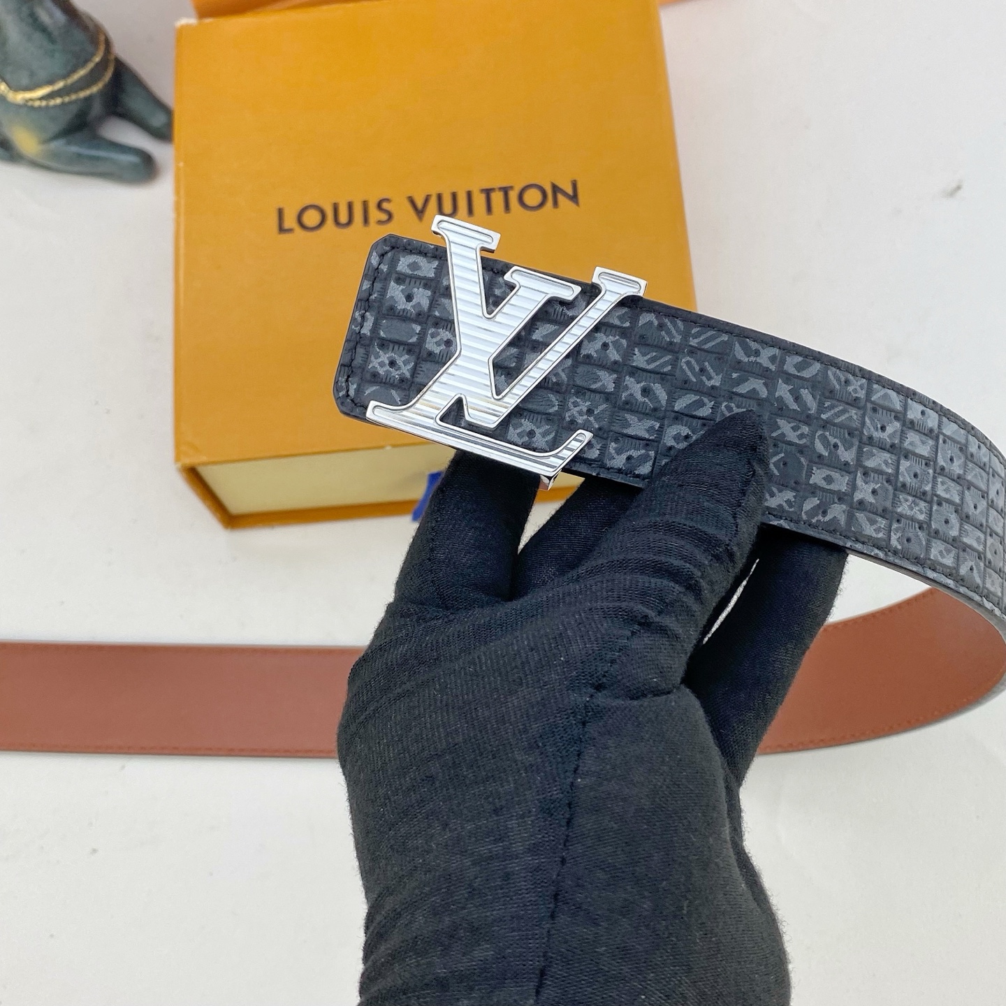 LV💕 特种皮腰带系列 ，原厂五金精品不锈钢钻扣，手感柔软舒适 宽3.8CM。