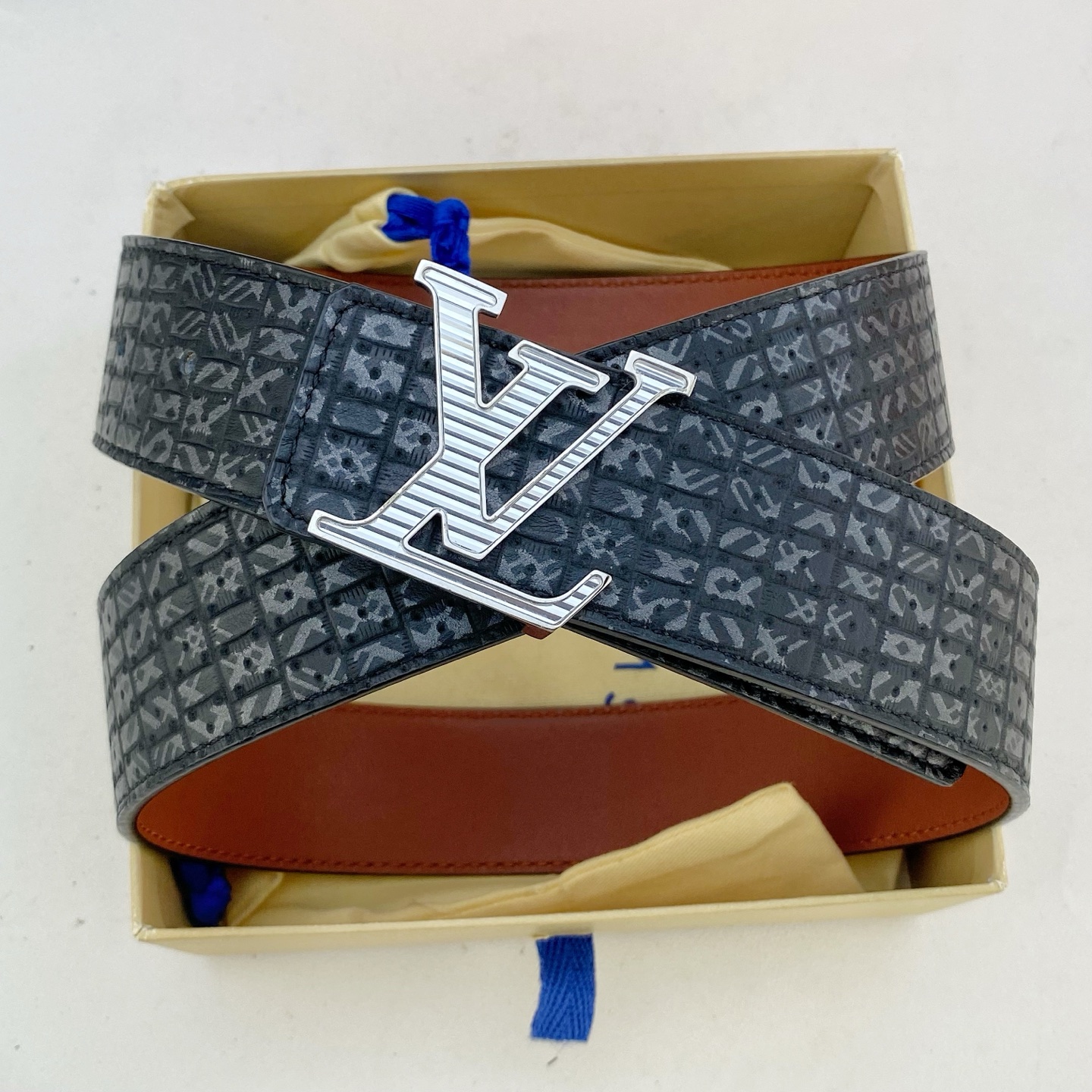 LV💕 特种皮腰带系列 ，原厂五金精品不锈钢钻扣，手感柔软舒适 宽3.8CM。