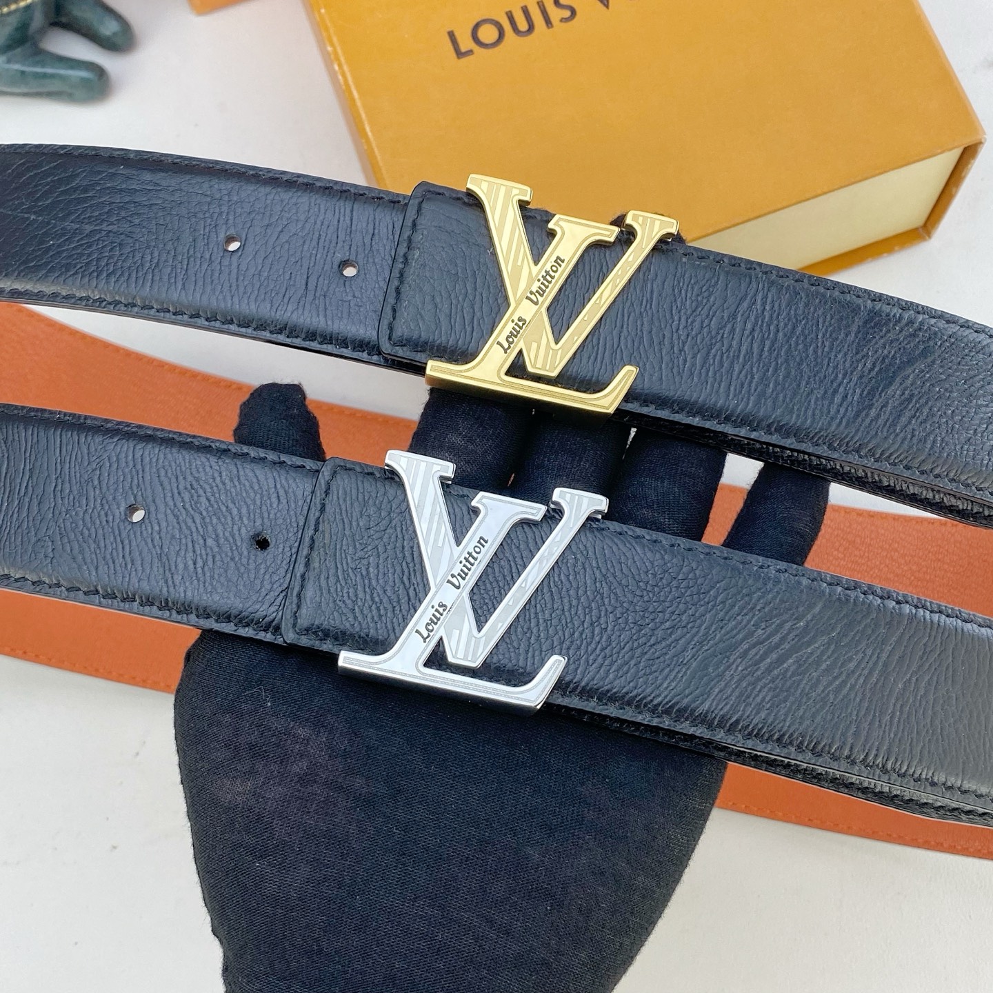 LV💕 特种皮腰带系列 ，原厂五金精品不锈钢钻扣，手感柔软舒适 宽3.8CM。