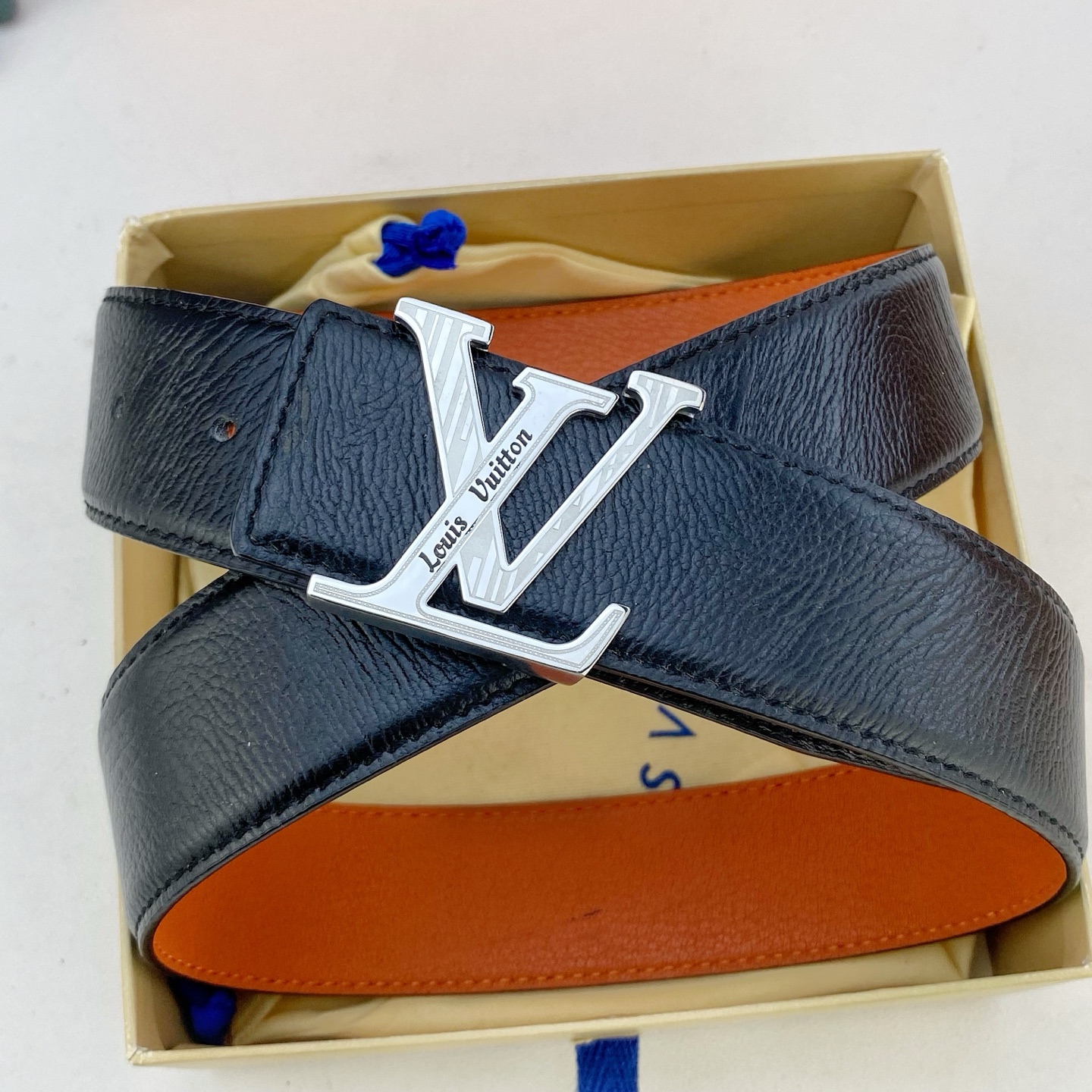 LV💕 特种皮腰带系列 ，原厂五金精品不锈钢钻扣，手感柔软舒适 宽3.8CM。