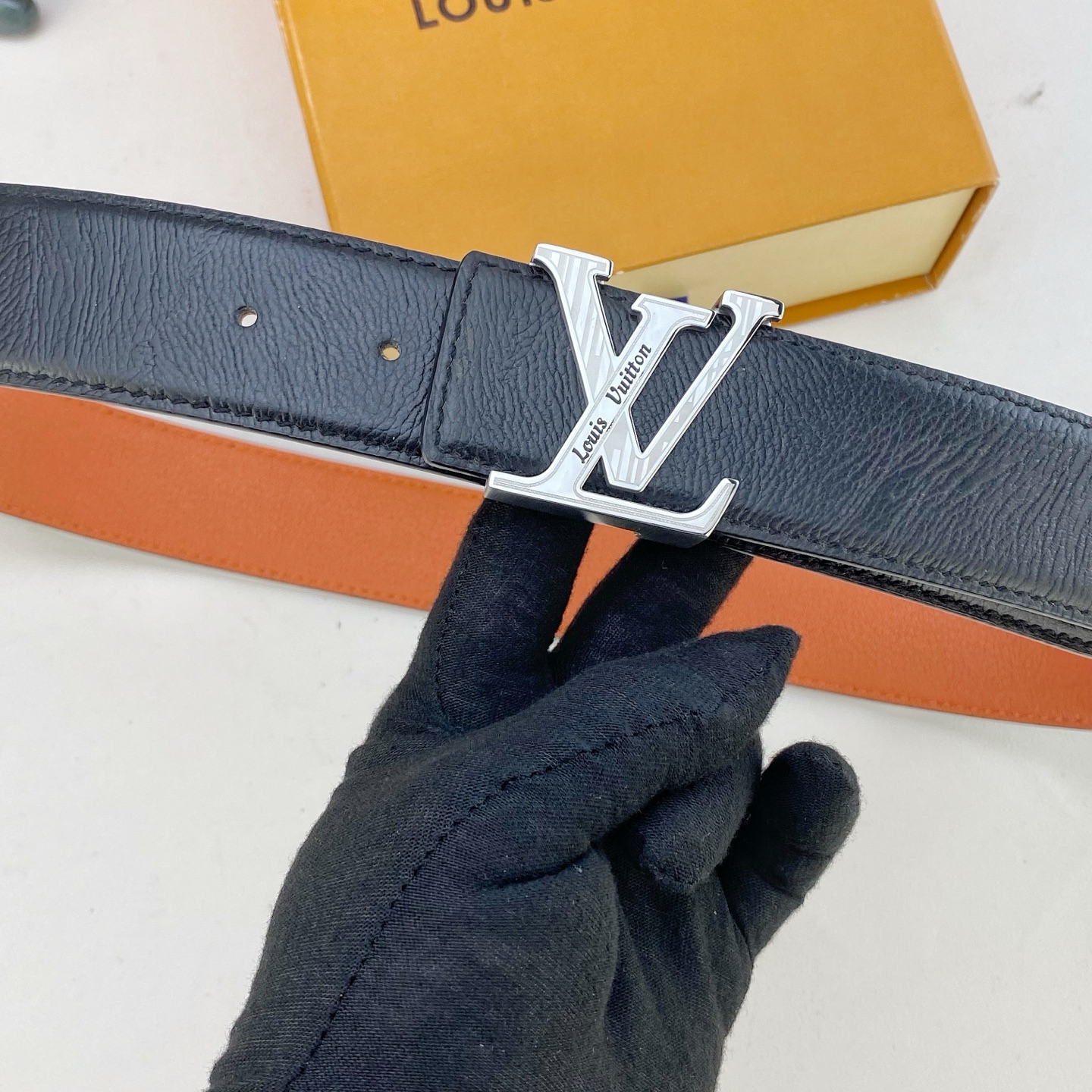 LV💕 特种皮腰带系列 ，原厂五金精品不锈钢钻扣，手感柔软舒适 宽3.8CM。