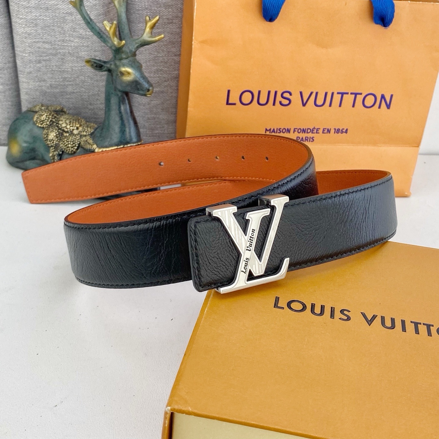 LV💕 特种皮腰带系列 ，原厂五金精品不锈钢钻扣，手感柔软舒适 宽3.8CM。