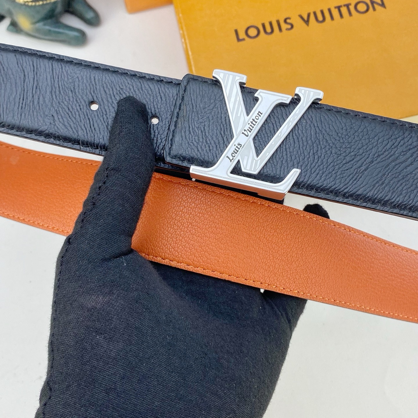 LV💕 特种皮腰带系列 ，原厂五金精品不锈钢钻扣，手感柔软舒适 宽3.8CM。