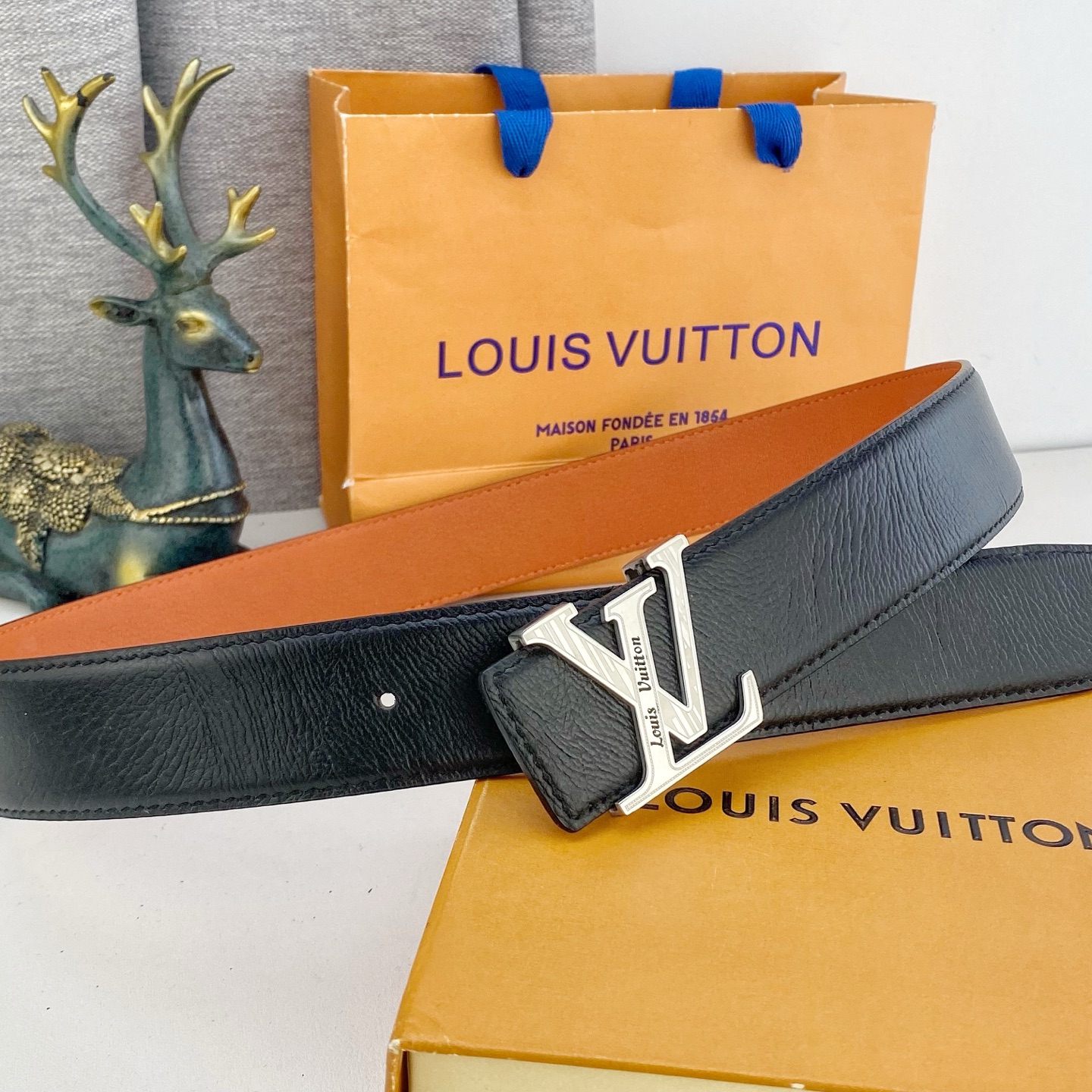 LV💕 特种皮腰带系列 ，原厂五金精品不锈钢钻扣，手感柔软舒适 宽3.8CM。
