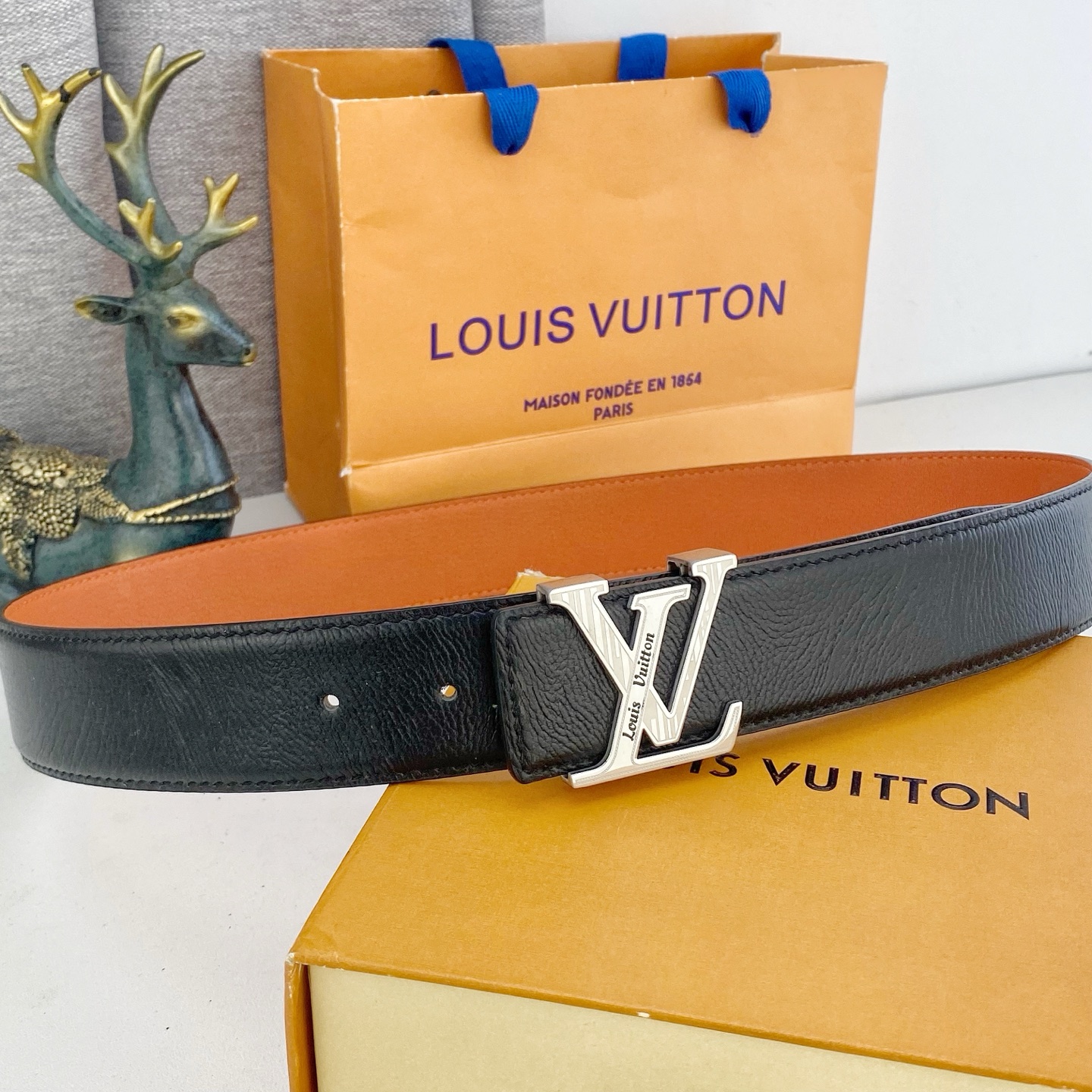 LV💕 特种皮腰带系列 ，原厂五金精品不锈钢钻扣，手感柔软舒适 宽3.8CM。