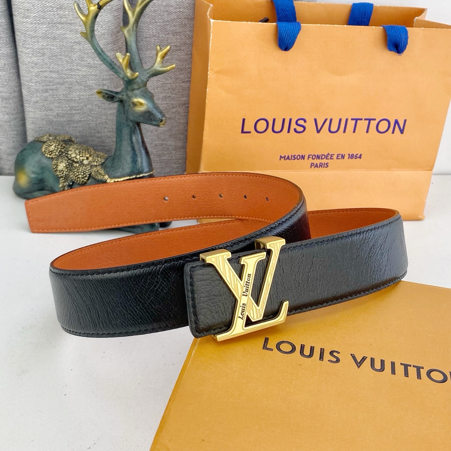 LV💕 特种皮腰带系列 ，原厂五金精品不锈钢钻扣，手感柔软舒适 宽3.8CM。