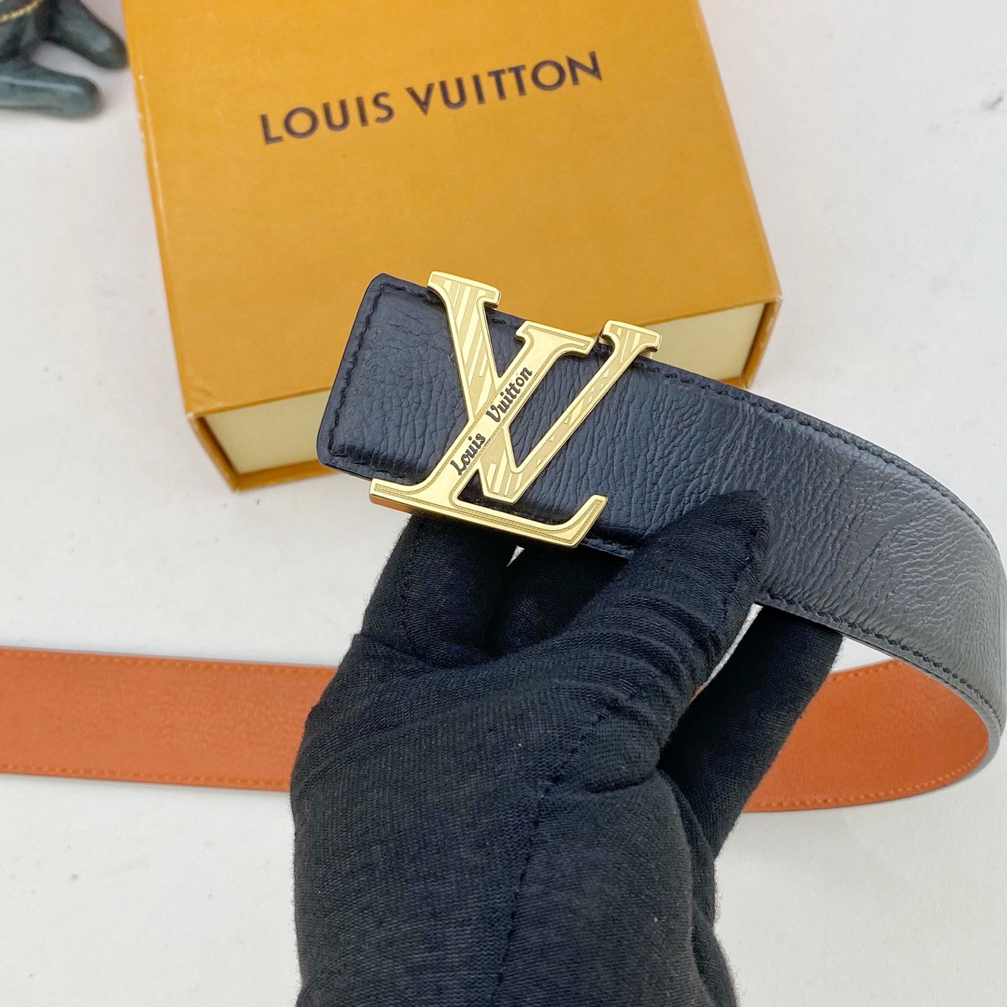 LV💕 特种皮腰带系列 ，原厂五金精品不锈钢钻扣，手感柔软舒适 宽3.8CM。