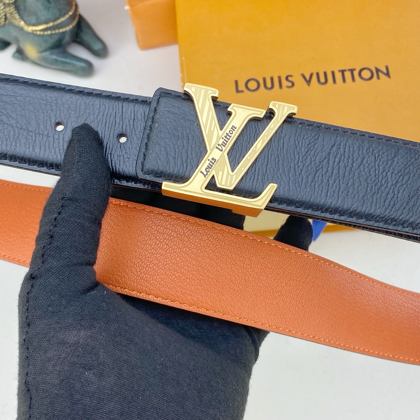 LV💕 特种皮腰带系列 ，原厂五金精品不锈钢钻扣，手感柔软舒适 宽3.8CM。