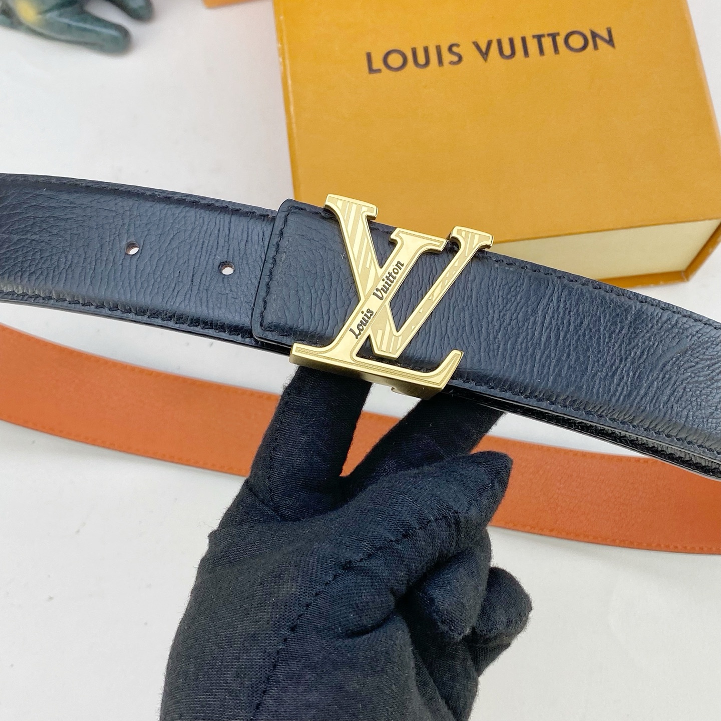 LV💕 特种皮腰带系列 ，原厂五金精品不锈钢钻扣，手感柔软舒适 宽3.8CM。