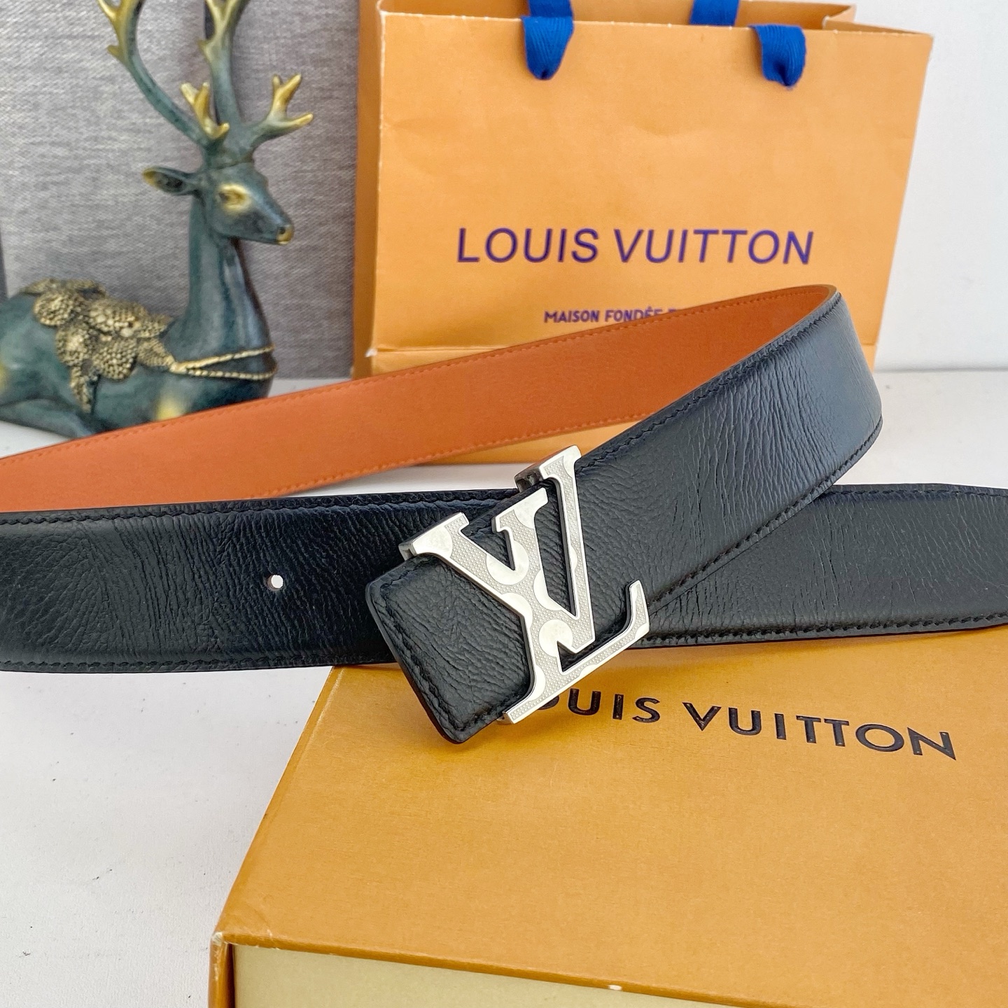 LV💕 特种皮腰带系列 ，原厂五金精品不锈钢钻扣，手感柔软舒适 宽3.8CM。