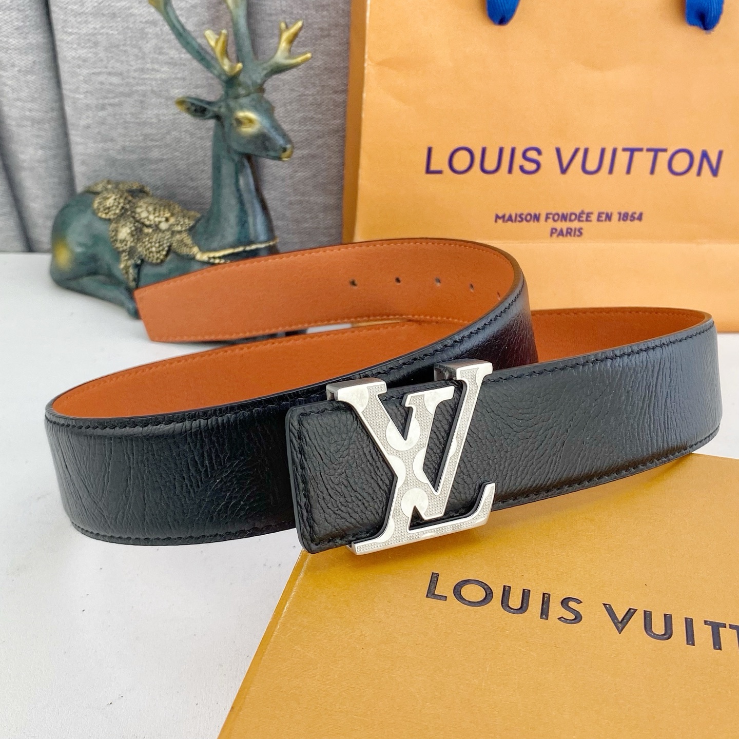 LV💕 特种皮腰带系列 ，原厂五金精品不锈钢钻扣，手感柔软舒适 宽3.8CM。