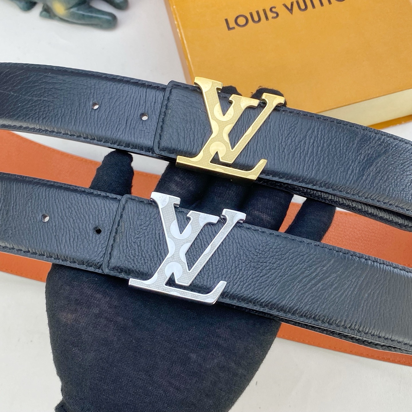 LV💕 特种皮腰带系列 ，原厂五金精品不锈钢钻扣，手感柔软舒适 宽3.8CM。