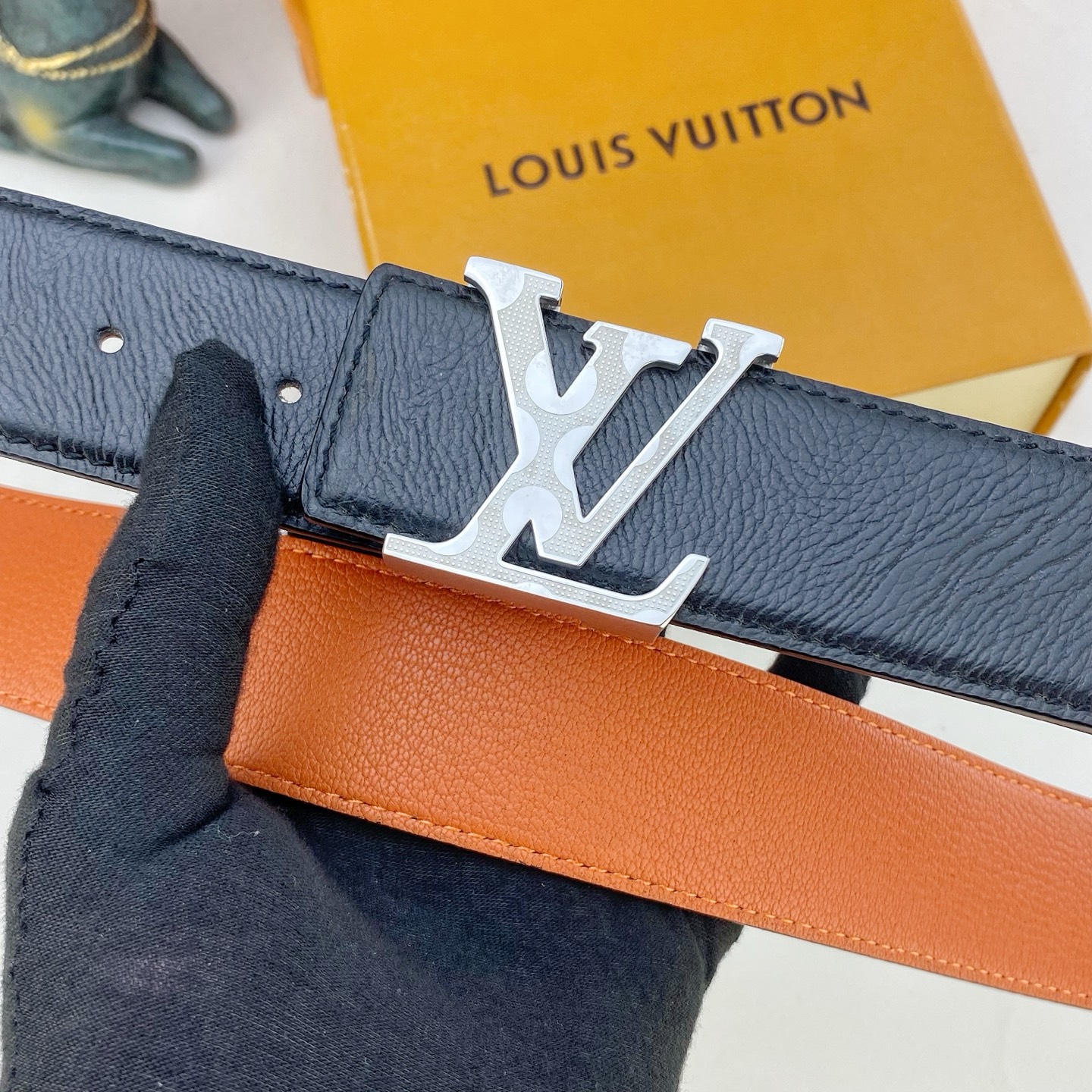 LV💕 特种皮腰带系列 ，原厂五金精品不锈钢钻扣，手感柔软舒适 宽3.8CM。
