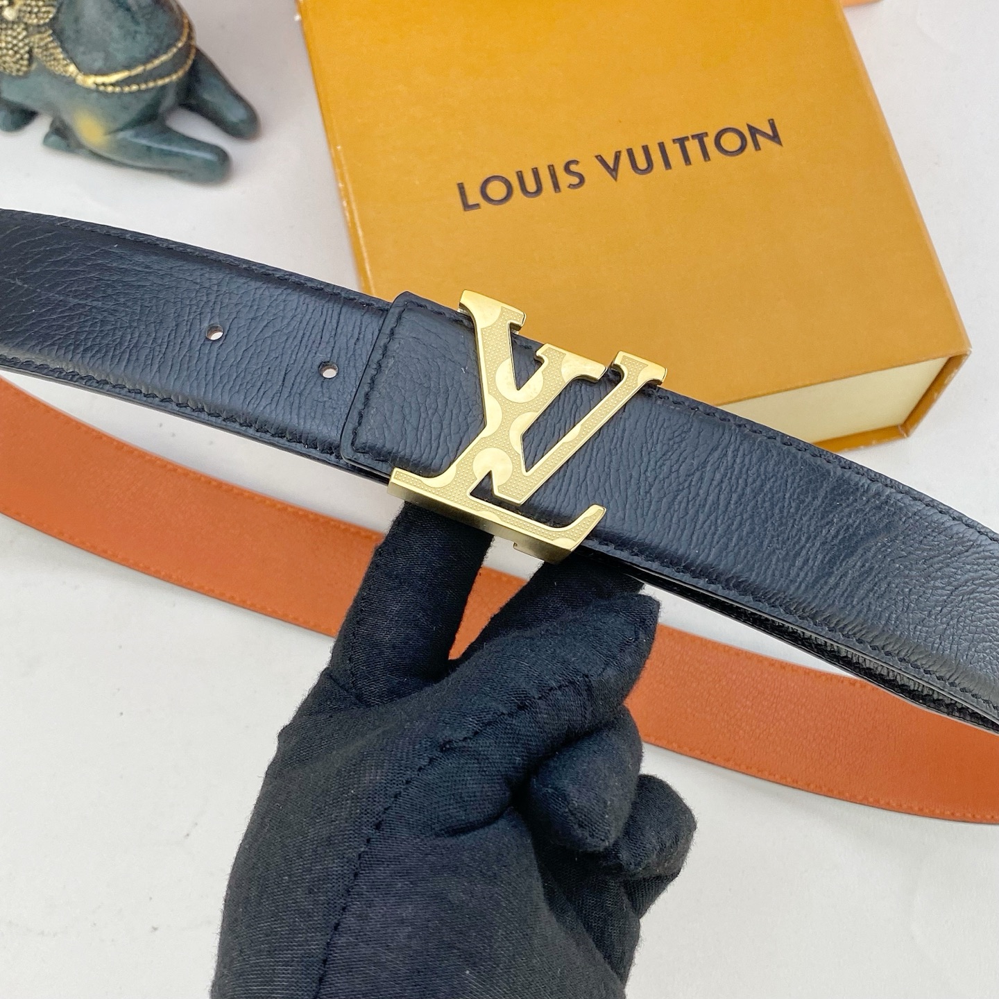 LV💕 特种皮腰带系列 ，原厂五金精品不锈钢钻扣，手感柔软舒适 宽3.8CM。