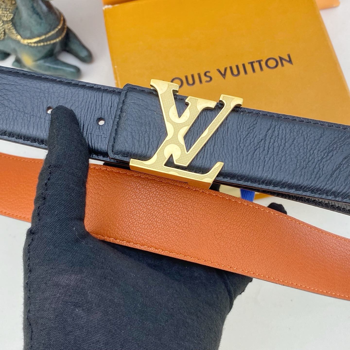 LV💕 特种皮腰带系列 ，原厂五金精品不锈钢钻扣，手感柔软舒适 宽3.8CM。
