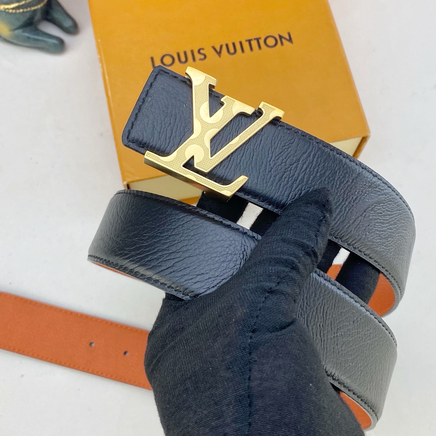 LV💕 特种皮腰带系列 ，原厂五金精品不锈钢钻扣，手感柔软舒适 宽3.8CM。