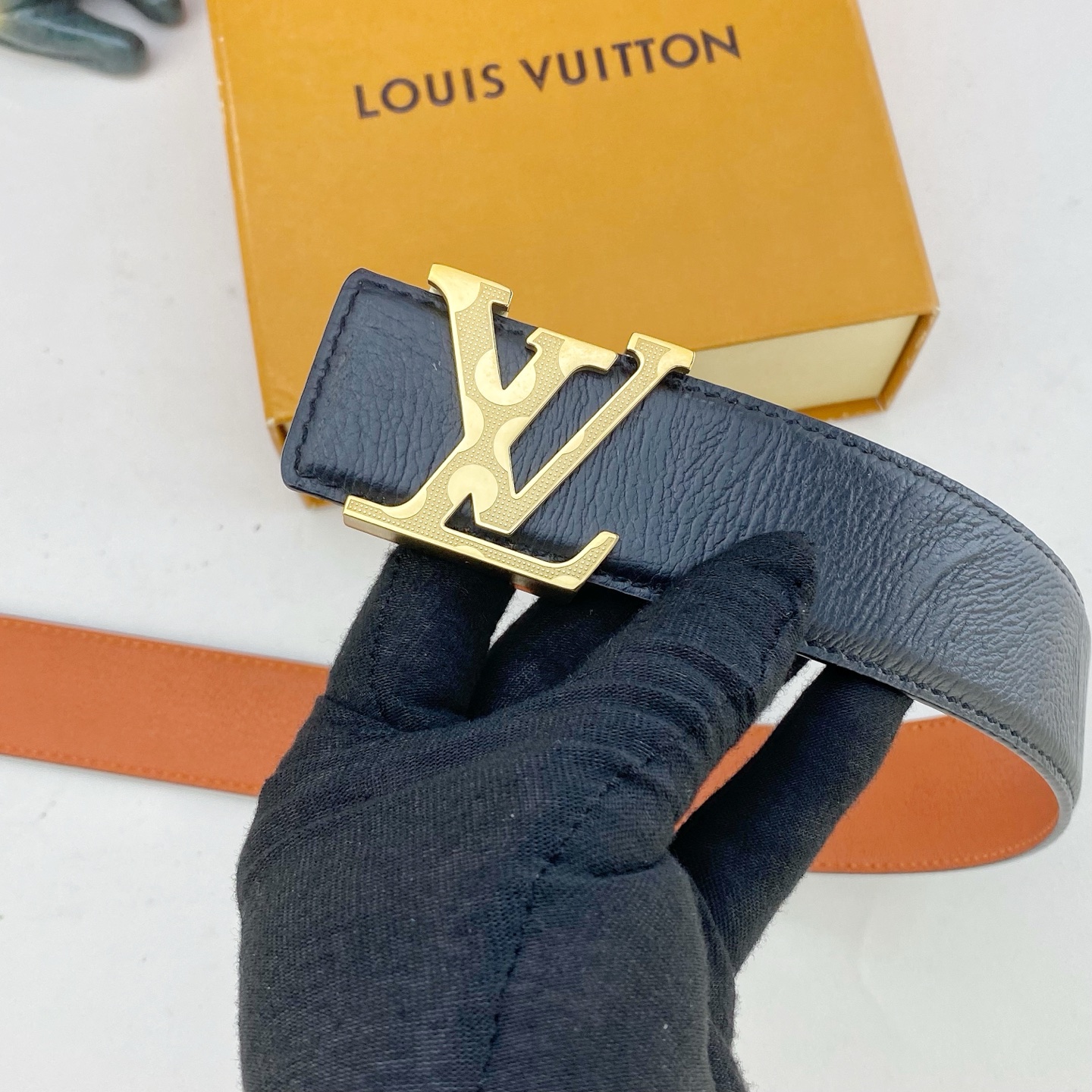 LV💕 特种皮腰带系列 ，原厂五金精品不锈钢钻扣，手感柔软舒适 宽3.8CM。