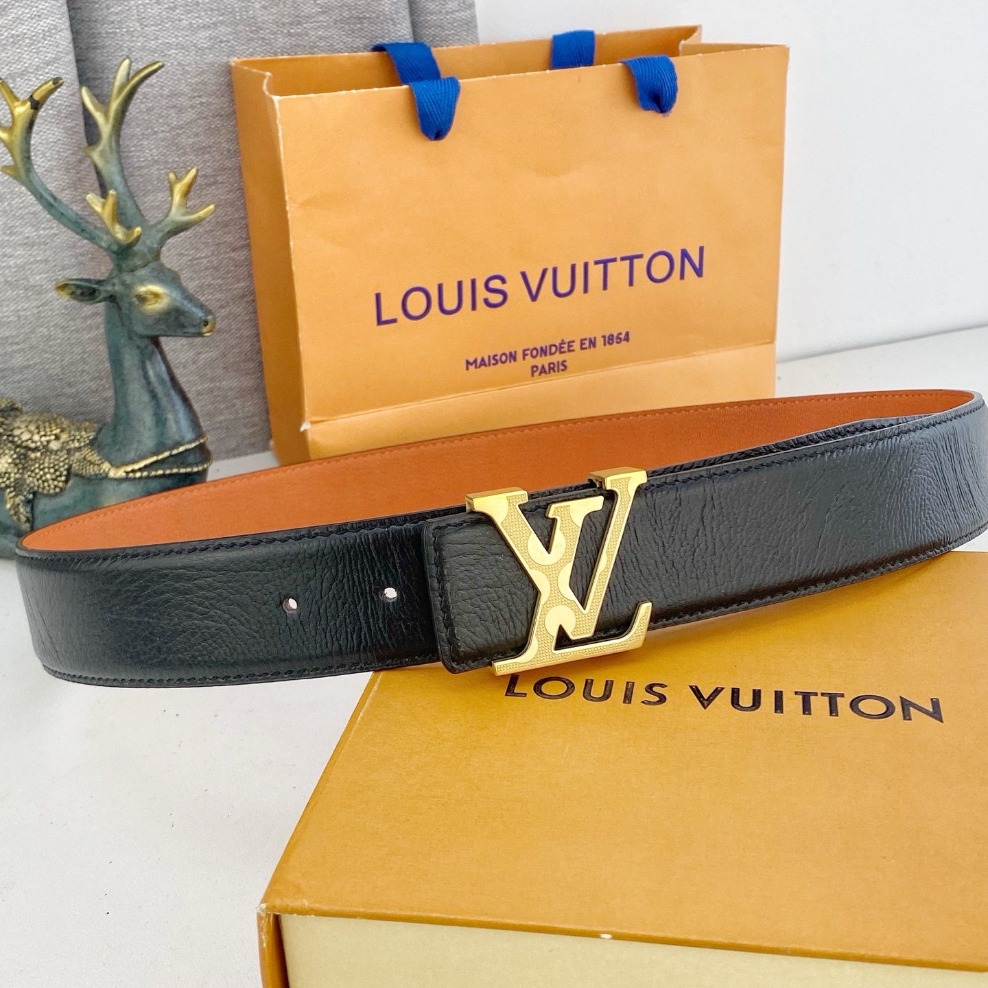 LV💕 特种皮腰带系列 ，原厂五金精品不锈钢钻扣，手感柔软舒适 宽3.8CM。