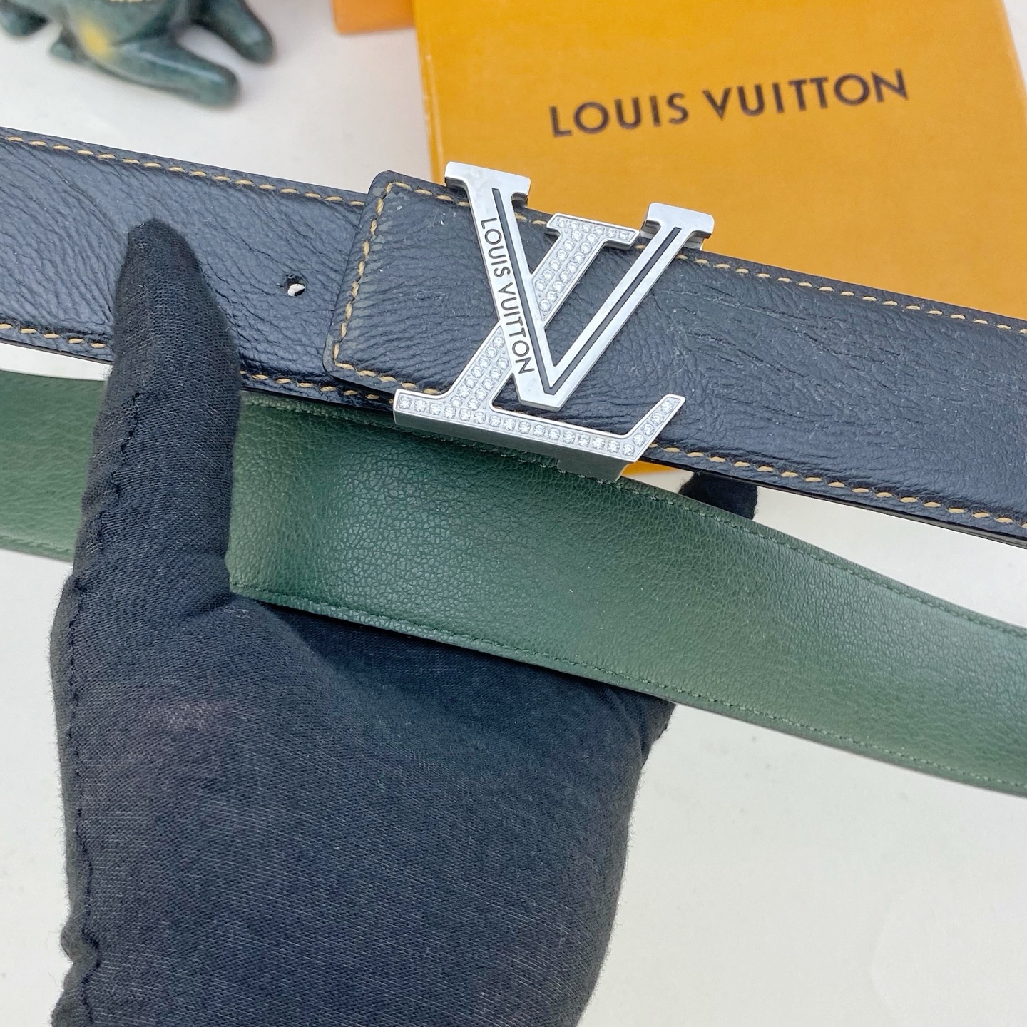 LV💕 特种皮腰带系列 ，原厂五金精品不锈钢钻💎扣，手感柔软舒适 宽3.8CM。