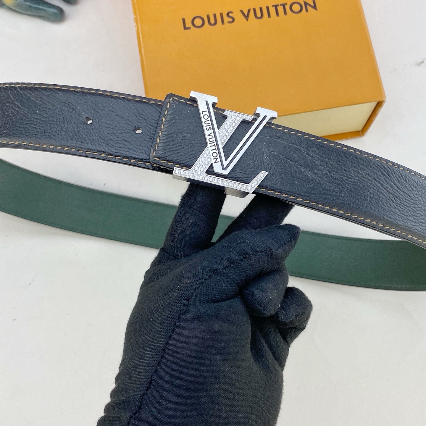 LV💕 特种皮腰带系列 ，原厂五金精品不锈钢钻💎扣，手感柔软舒适 宽3.8CM。