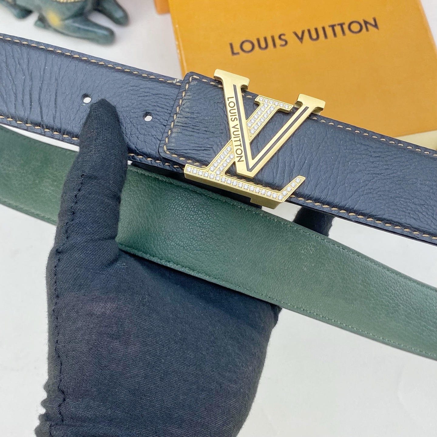 LV💕 特种皮腰带系列 ，原厂五金精品不锈钢钻💎扣，手感柔软舒适 宽3.8CM。