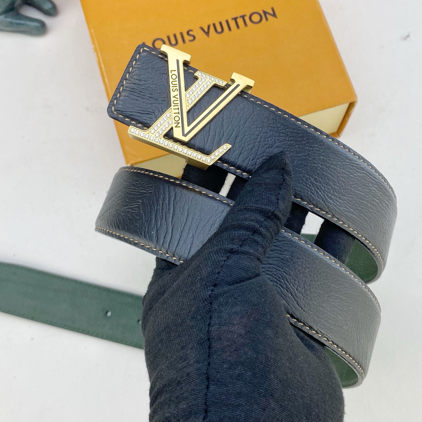 LV💕 特种皮腰带系列 ，原厂五金精品不锈钢钻💎扣，手感柔软舒适 宽3.8CM。