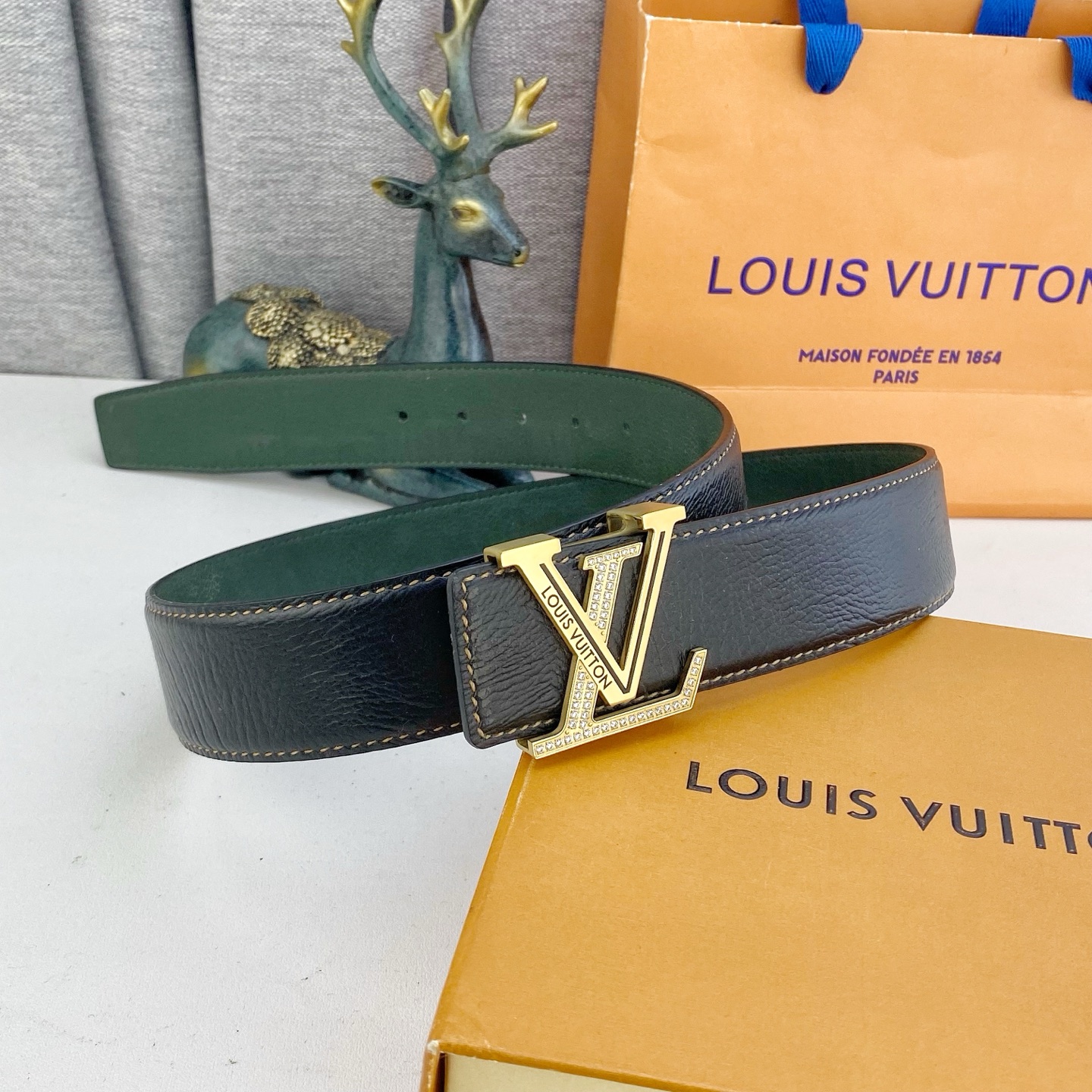 LV💕 特种皮腰带系列 ，原厂五金精品不锈钢钻💎扣，手感柔软舒适 宽3.8CM。