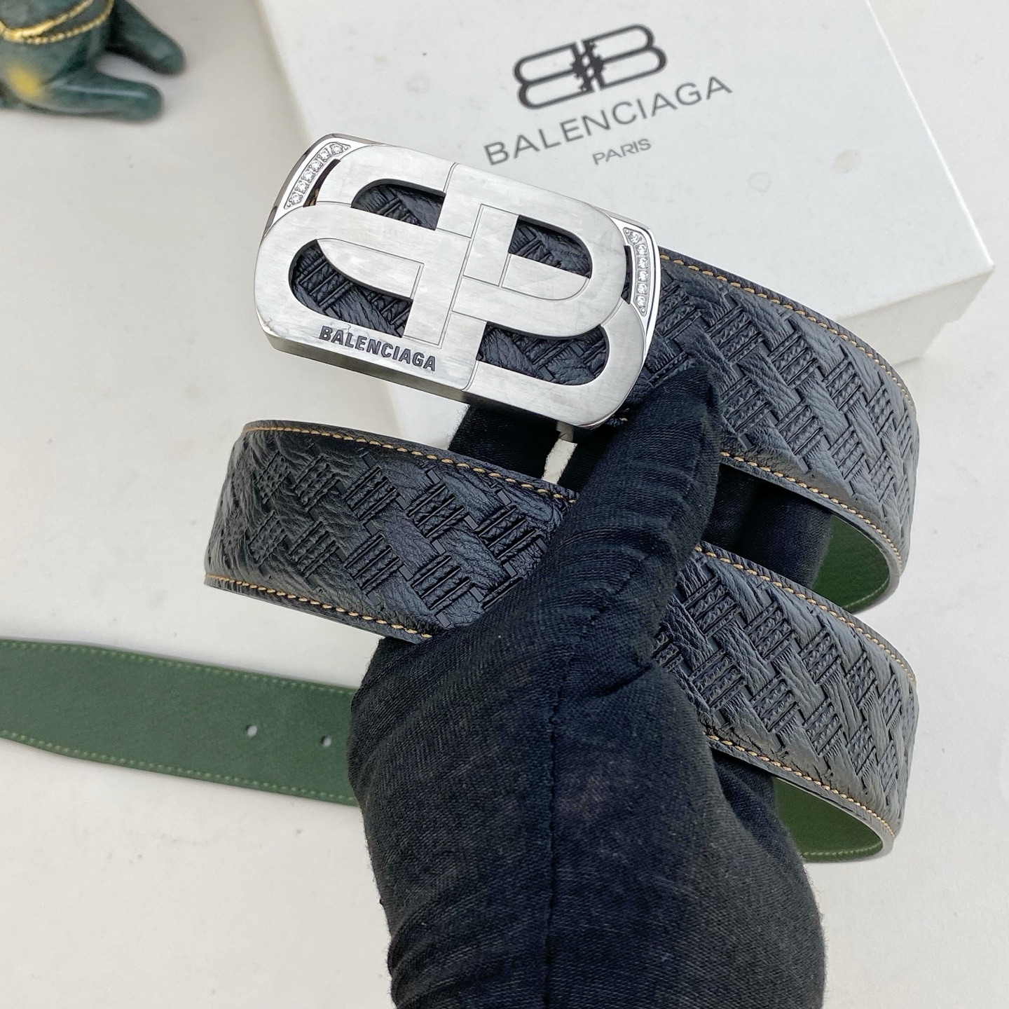 巴黎世家💕 特种皮腰带系列 ，原厂五金精品不锈钢钻💎扣，手感柔软舒适 宽3.8CM。