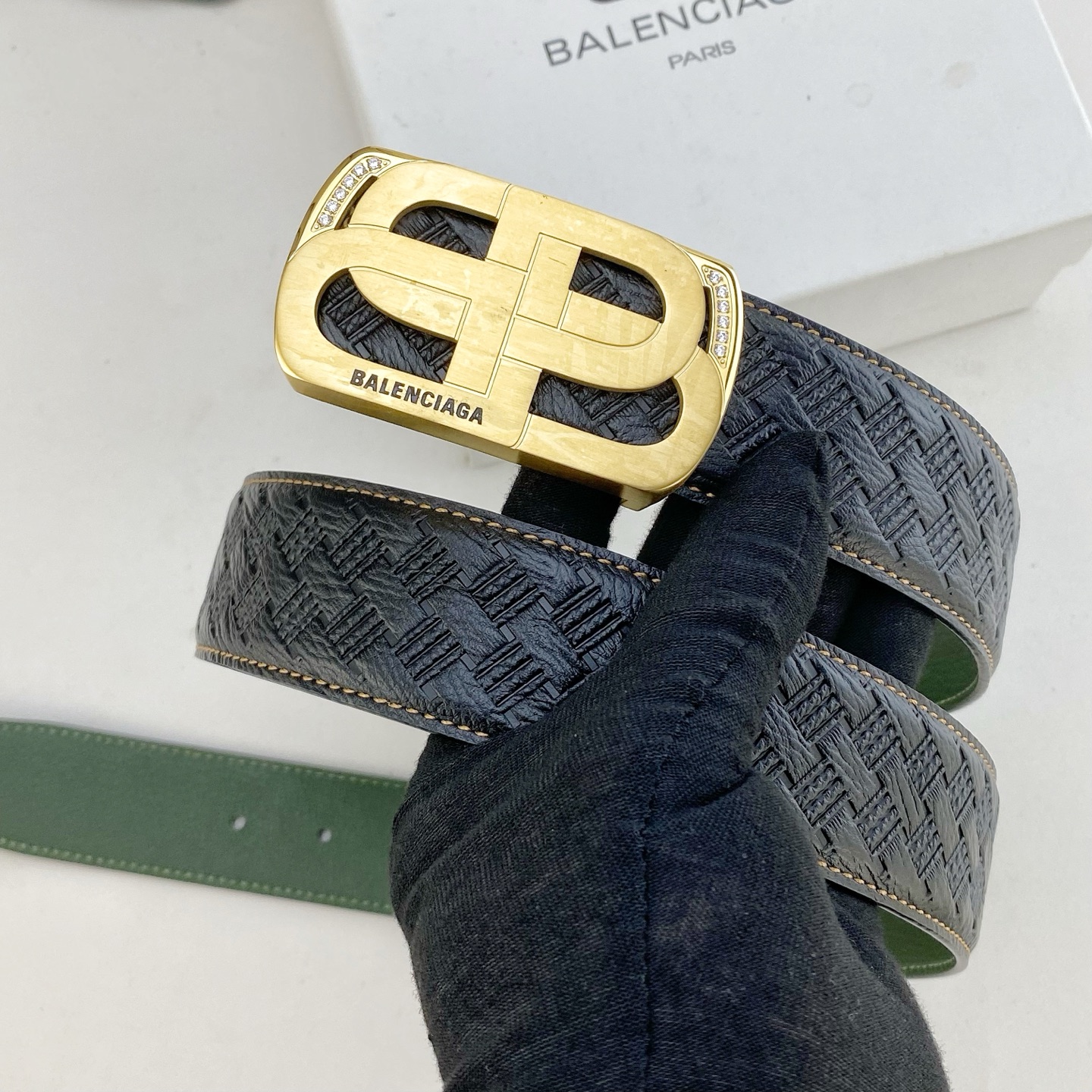巴黎世家💕 特种皮腰带系列 ，原厂五金精品不锈钢钻💎扣，手感柔软舒适 宽3.8CM。