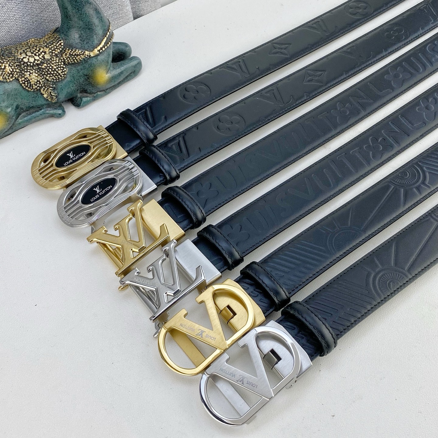 LV💕 特种皮腰带自动带系列 ，原厂五金精品不锈钢扣，手感柔软舒适 宽3.5CM。