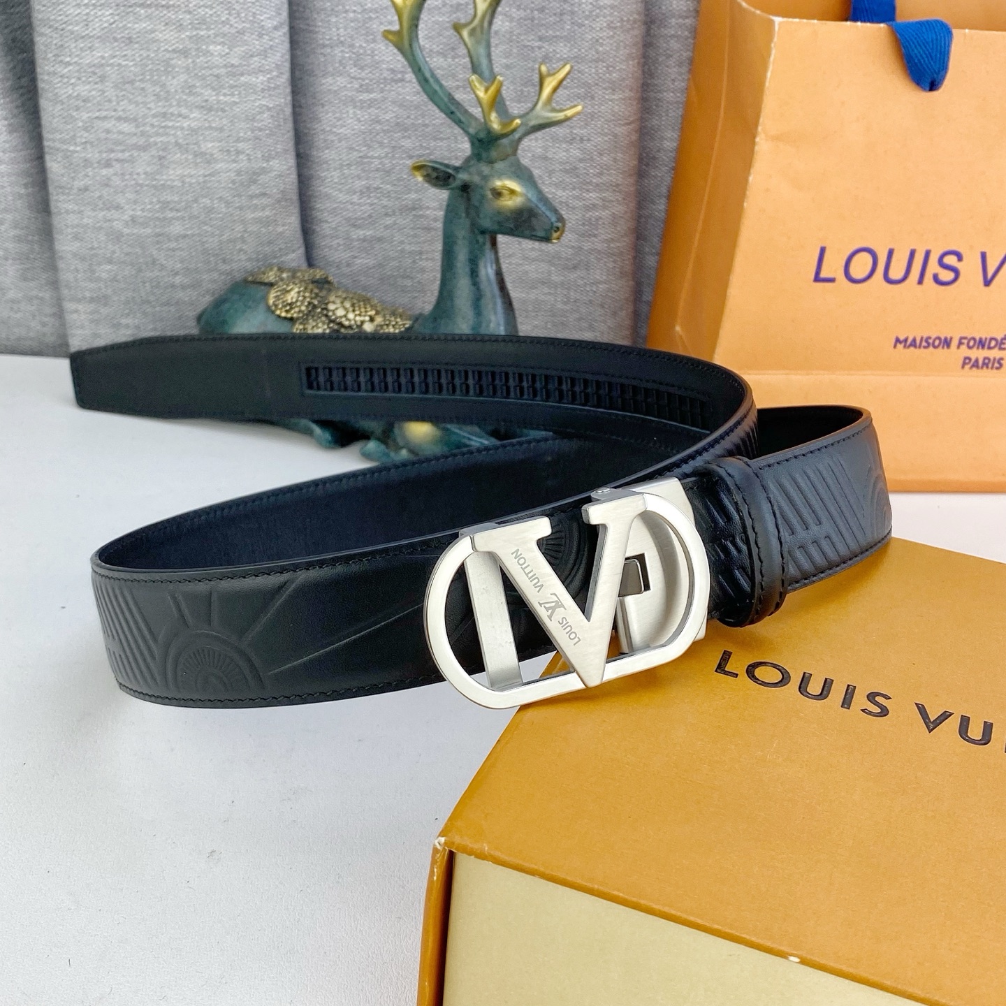 LV💕 特种皮腰带自动带系列 ，原厂五金精品不锈钢扣，手感柔软舒适 宽3.5CM。