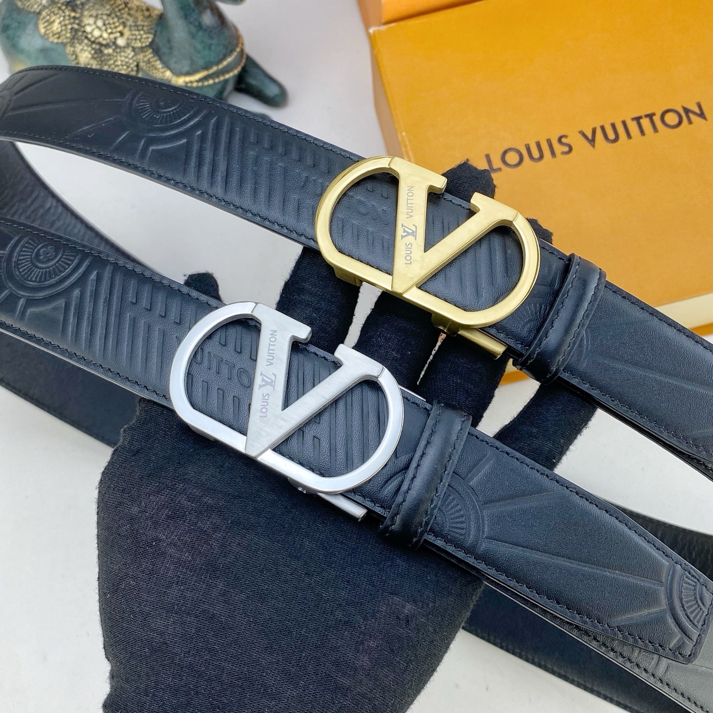 LV💕 特种皮腰带自动带系列 ，原厂五金精品不锈钢扣，手感柔软舒适 宽3.5CM。