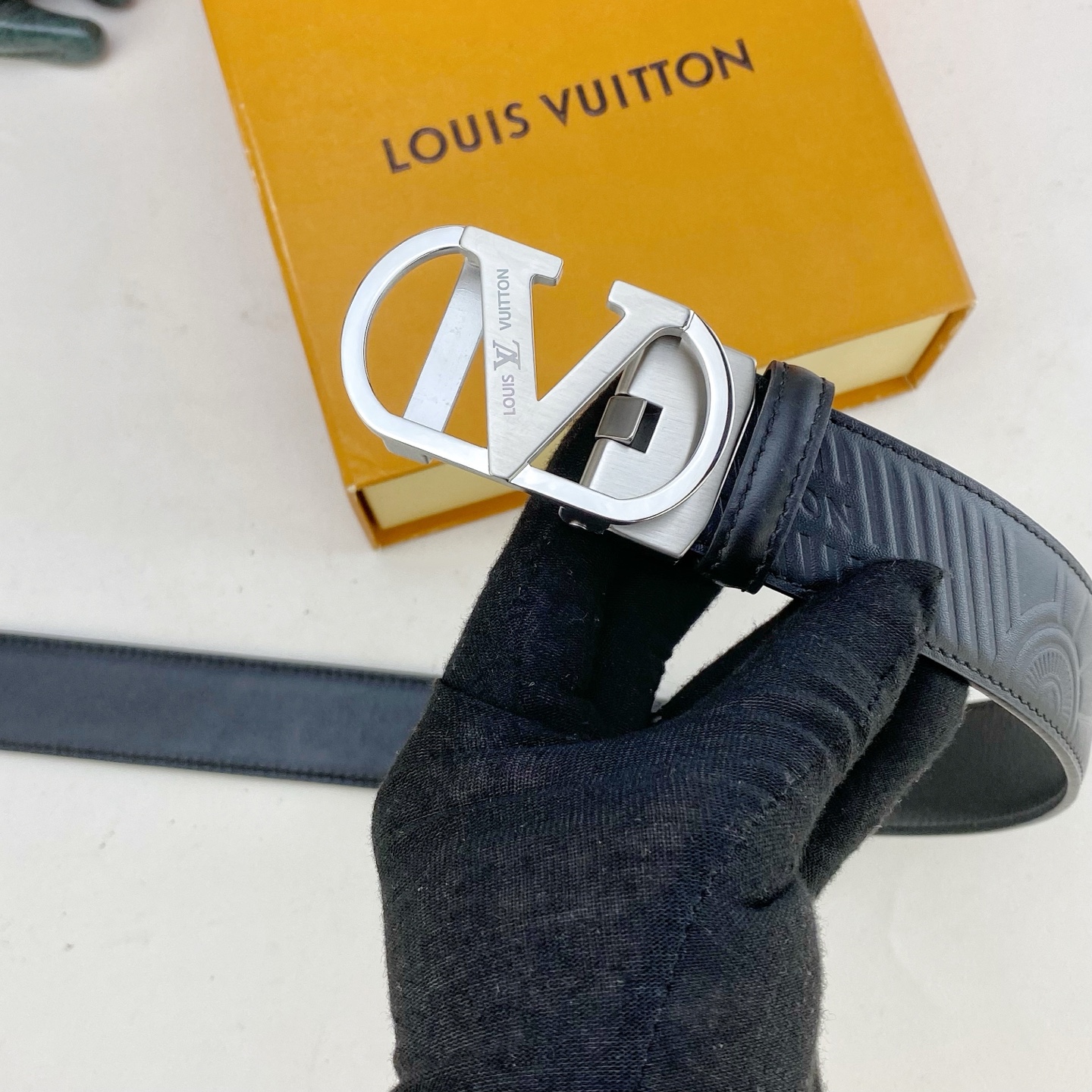 LV💕 特种皮腰带自动带系列 ，原厂五金精品不锈钢扣，手感柔软舒适 宽3.5CM。