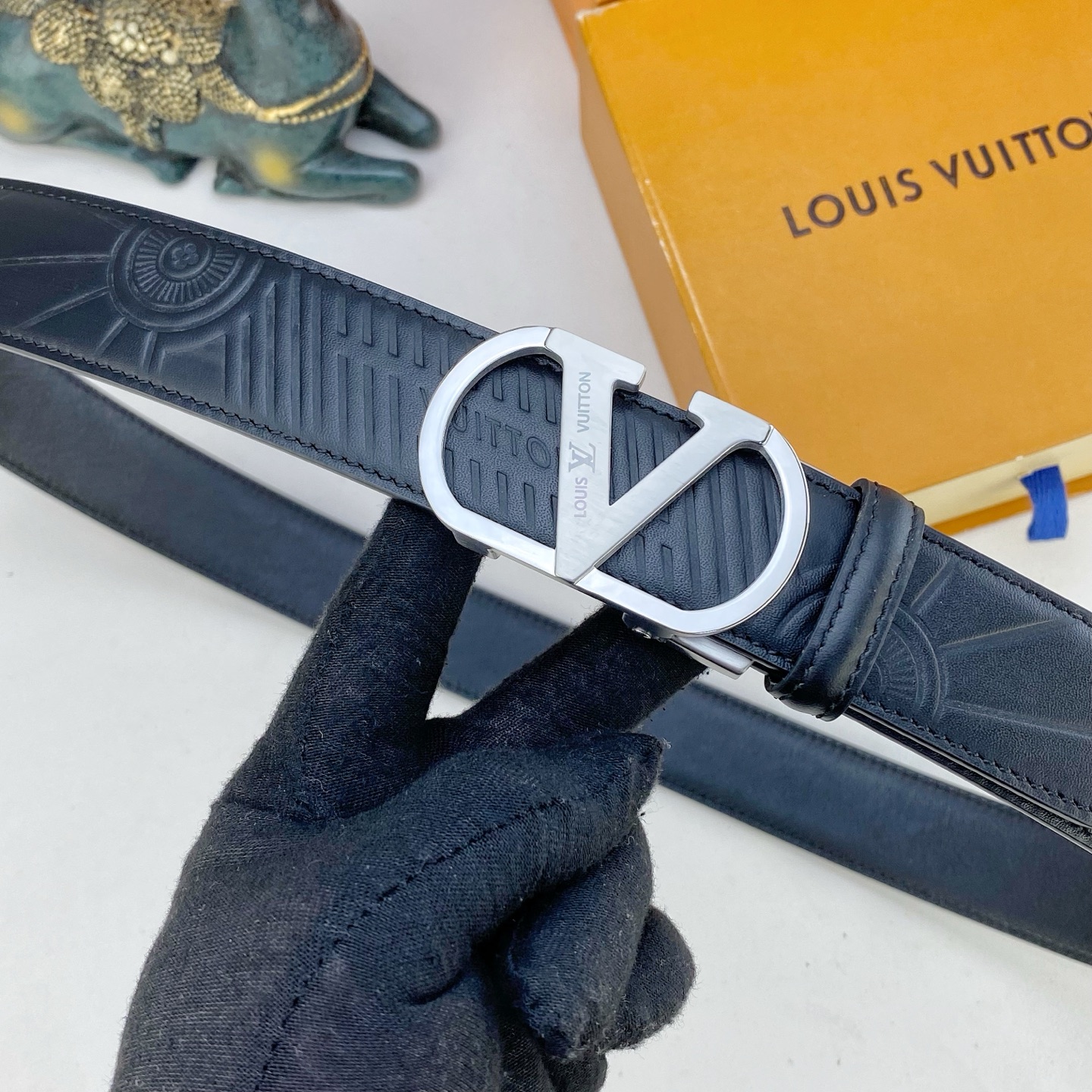 LV💕 特种皮腰带自动带系列 ，原厂五金精品不锈钢扣，手感柔软舒适 宽3.5CM。