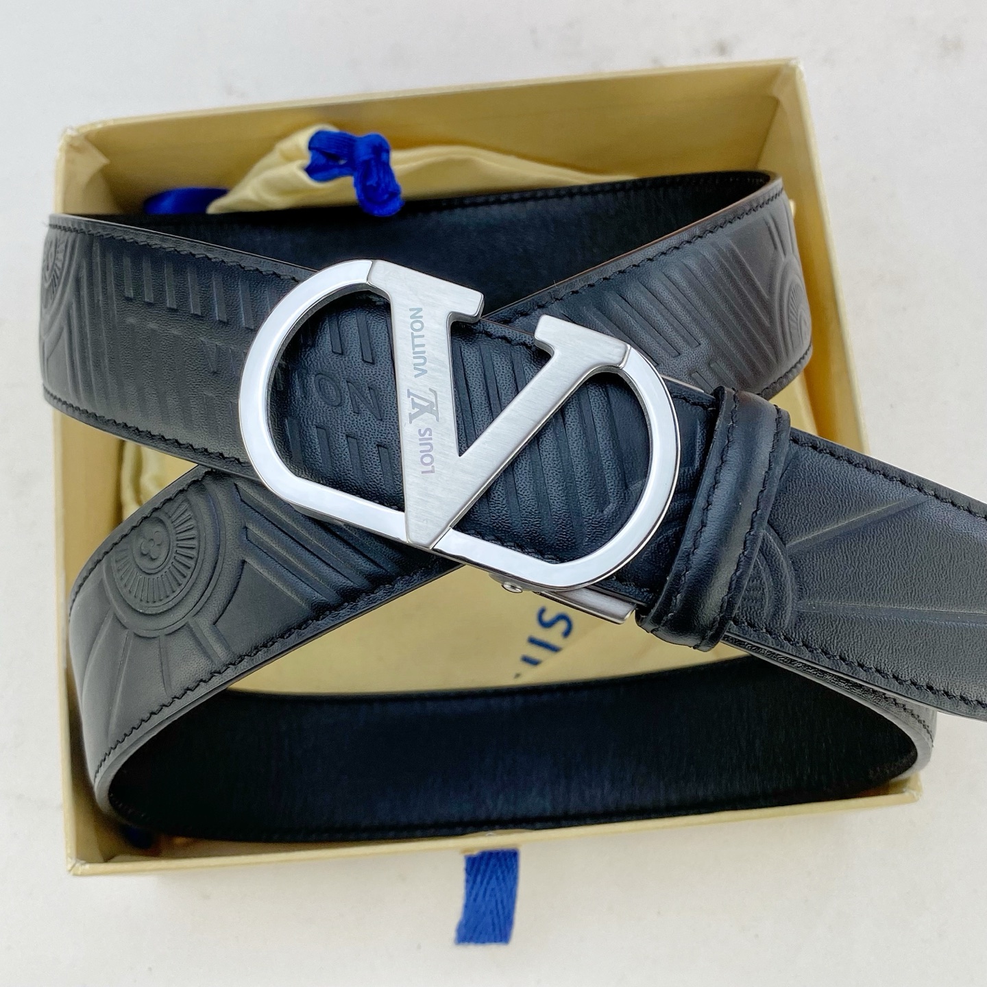 LV💕 特种皮腰带自动带系列 ，原厂五金精品不锈钢扣，手感柔软舒适 宽3.5CM。
