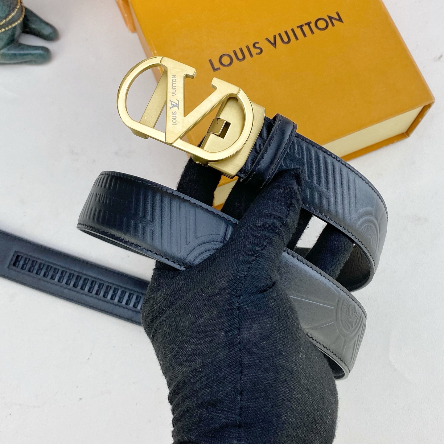 LV💕 特种皮腰带自动带系列 ，原厂五金精品不锈钢扣，手感柔软舒适 宽3.5CM。