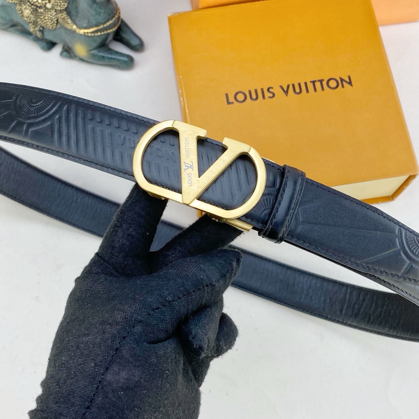 LV💕 特种皮腰带自动带系列 ，原厂五金精品不锈钢扣，手感柔软舒适 宽3.5CM。