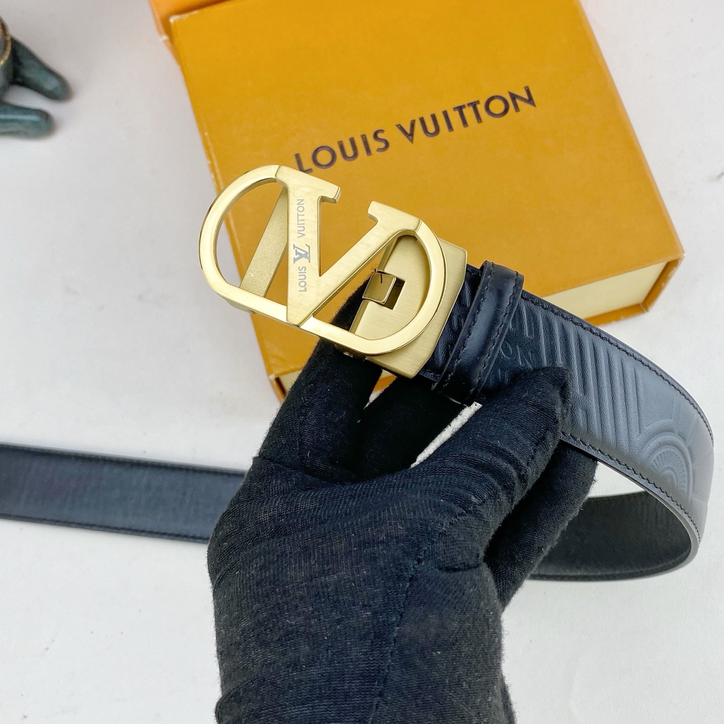 LV💕 特种皮腰带自动带系列 ，原厂五金精品不锈钢扣，手感柔软舒适 宽3.5CM。