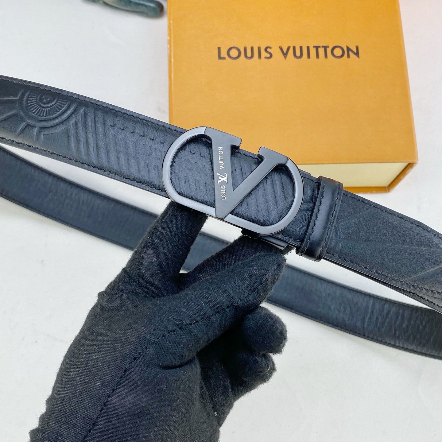 LV💕 特种皮腰带自动带系列 ，原厂五金精品不锈钢扣，手感柔软舒适 宽3.5CM。