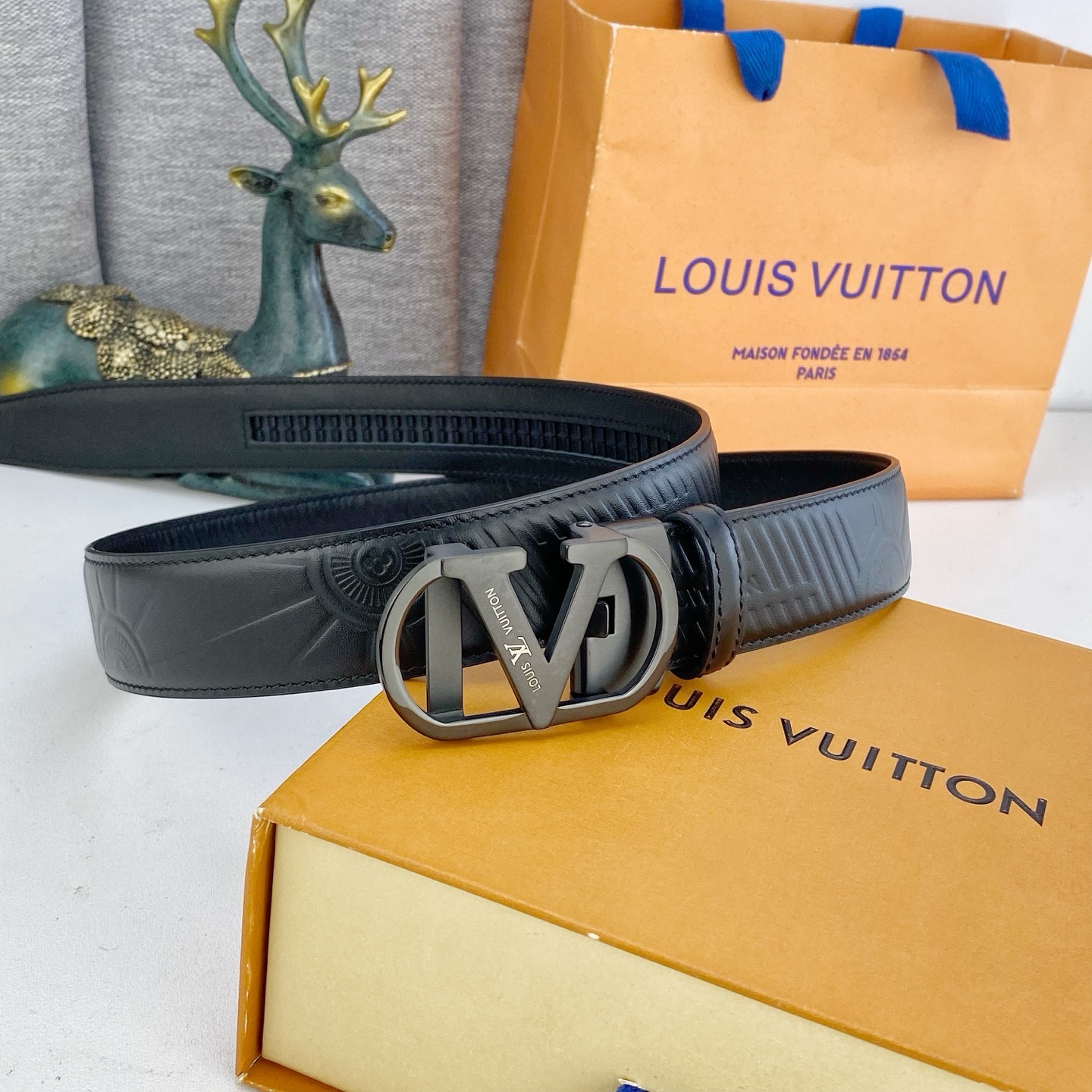 LV💕 特种皮腰带自动带系列 ，原厂五金精品不锈钢扣，手感柔软舒适 宽3.5CM。