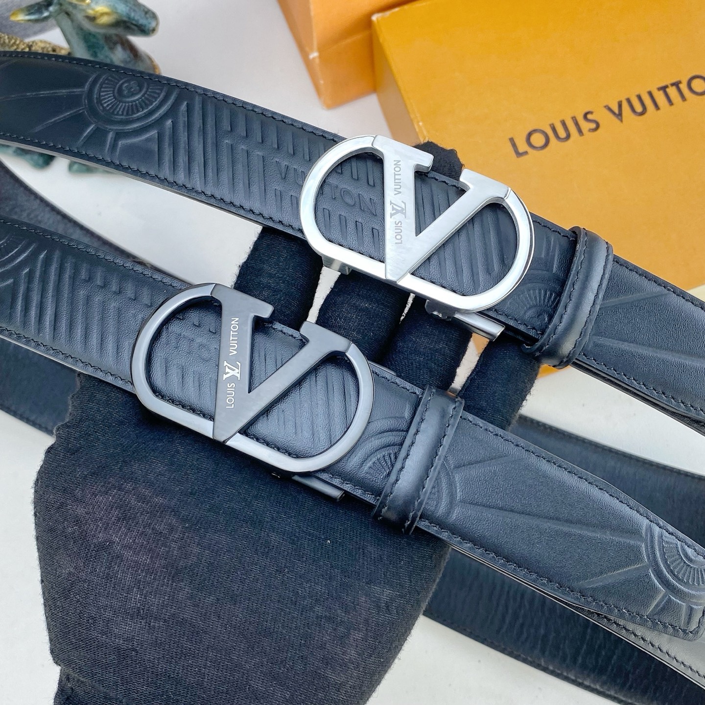 LV💕 特种皮腰带自动带系列 ，原厂五金精品不锈钢扣，手感柔软舒适 宽3.5CM。