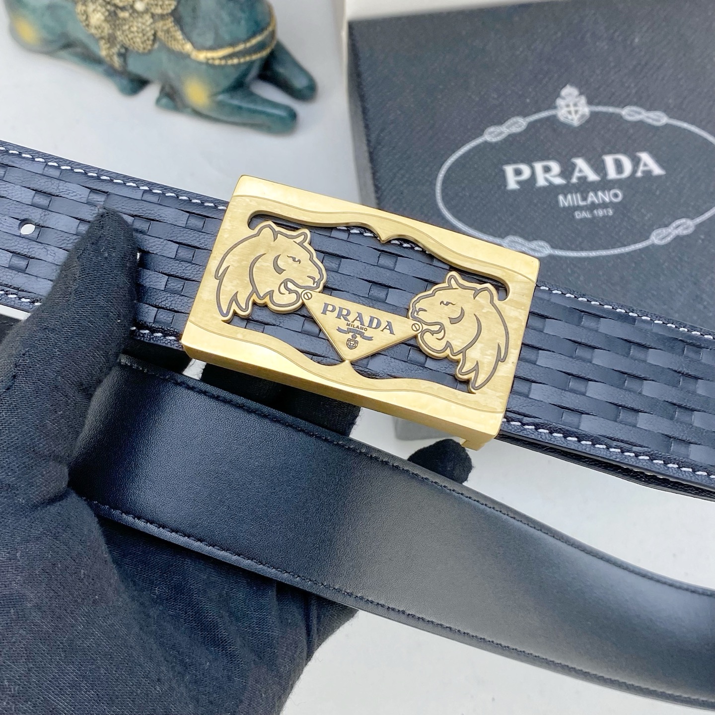 普拉达💕 特种皮腰带系列 ，原厂五金精品不锈钢扣，手感柔软舒适 宽3.8CM。