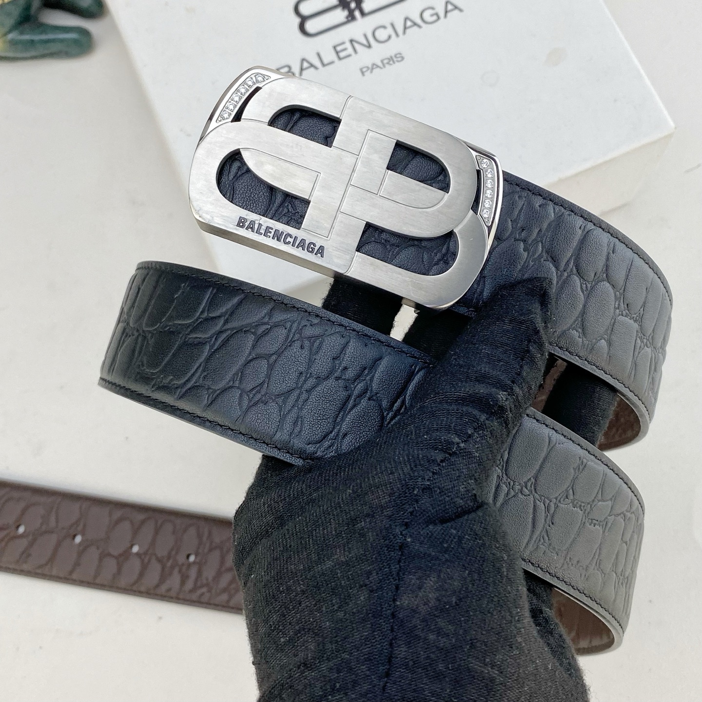 巴黎世家💕 特种皮腰带系列 ，原厂五金精品不锈钢钻💎扣，手感柔软舒适 宽3.8CM。
