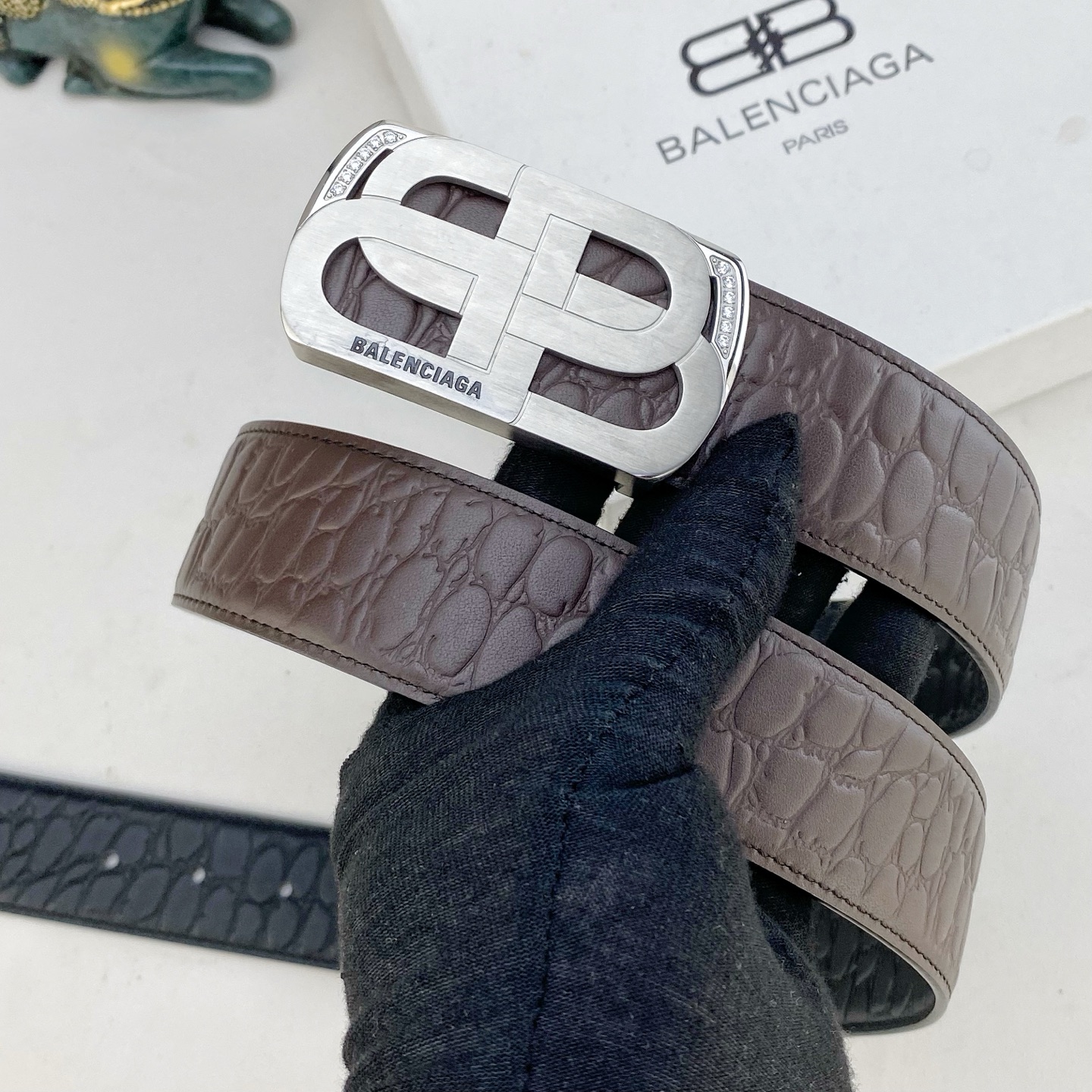 巴黎世家💕 特种皮腰带系列 ，原厂五金精品不锈钢钻💎扣，手感柔软舒适 宽3.8CM。
