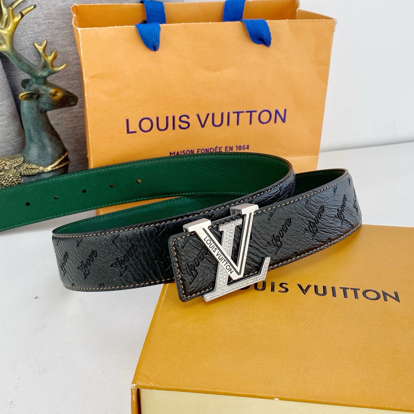 LV💕 特种皮腰带系列 ，原厂五金精品不锈钢钻💎扣，手感柔软舒适 宽3.8CM。