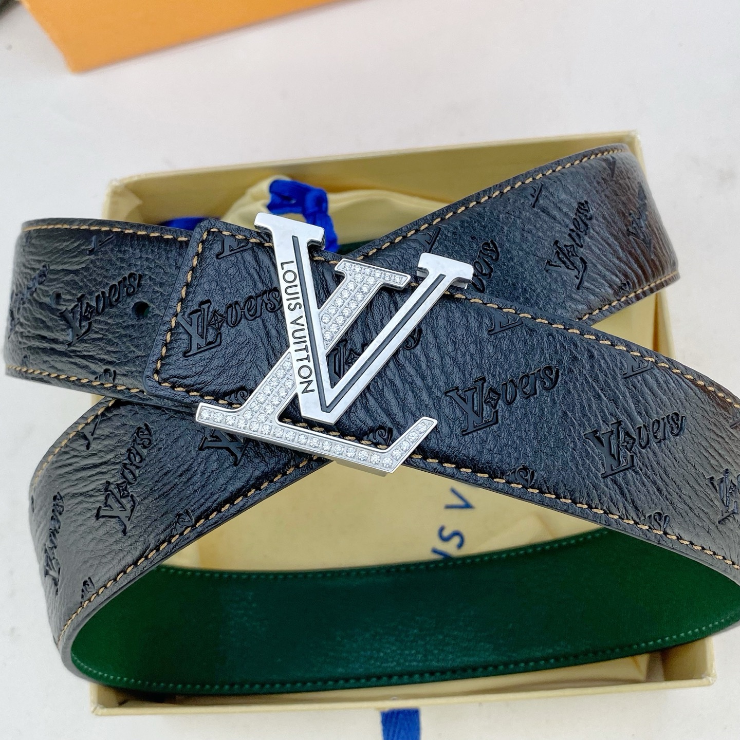 LV💕 特种皮腰带系列 ，原厂五金精品不锈钢钻💎扣，手感柔软舒适 宽3.8CM。