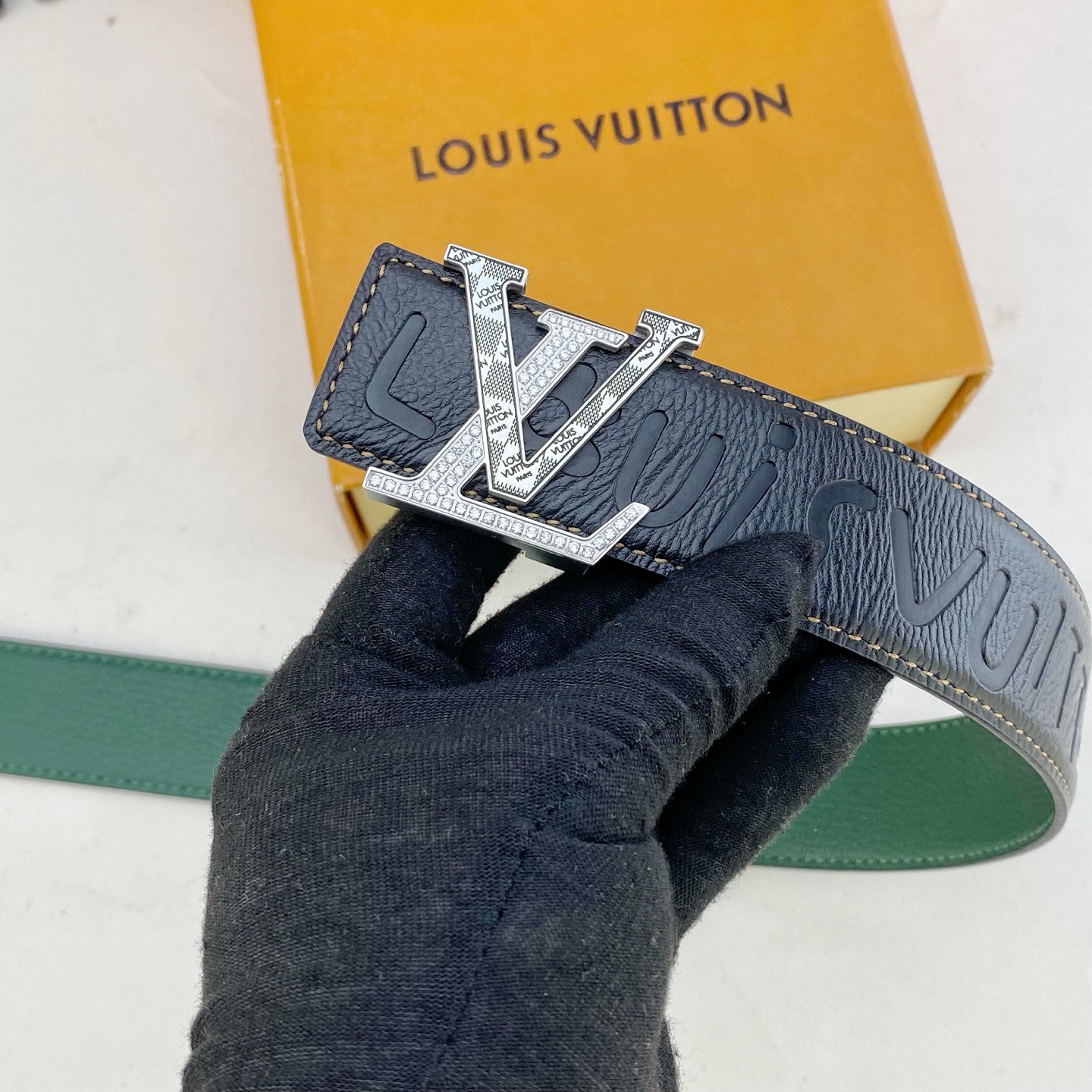 LV💕 特种皮腰带系列 ，原厂五金精品不锈钢钻💎扣，手感柔软舒适 宽3.8CM。