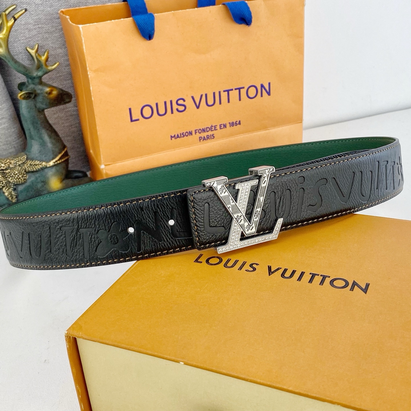 LV💕 特种皮腰带系列 ，原厂五金精品不锈钢钻💎扣，手感柔软舒适 宽3.8CM。